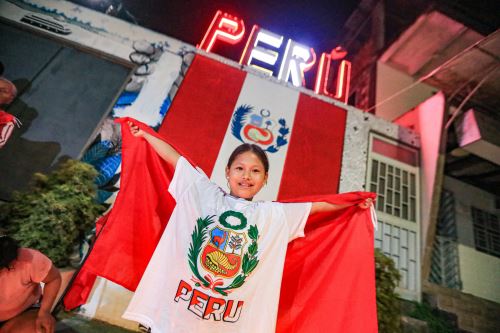 Vecinos de la Isla Chinería. ANDINA/Prensa Presidencia