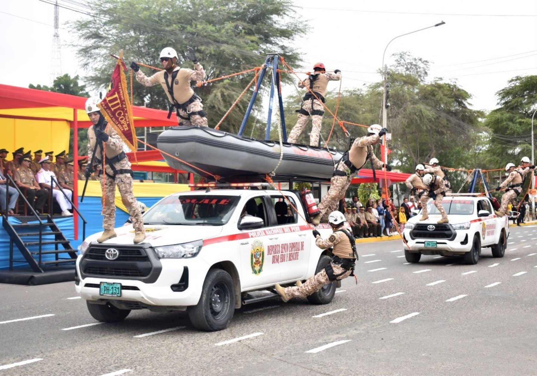 Vecinos y turistas disfrutaron del Desfile cívico - militar que se desarrolló por el 493.° aniversario de la fundación española de la ciudad de San Miguel de Piura, la primera fundada por los españoles. ANDINA/Difusión