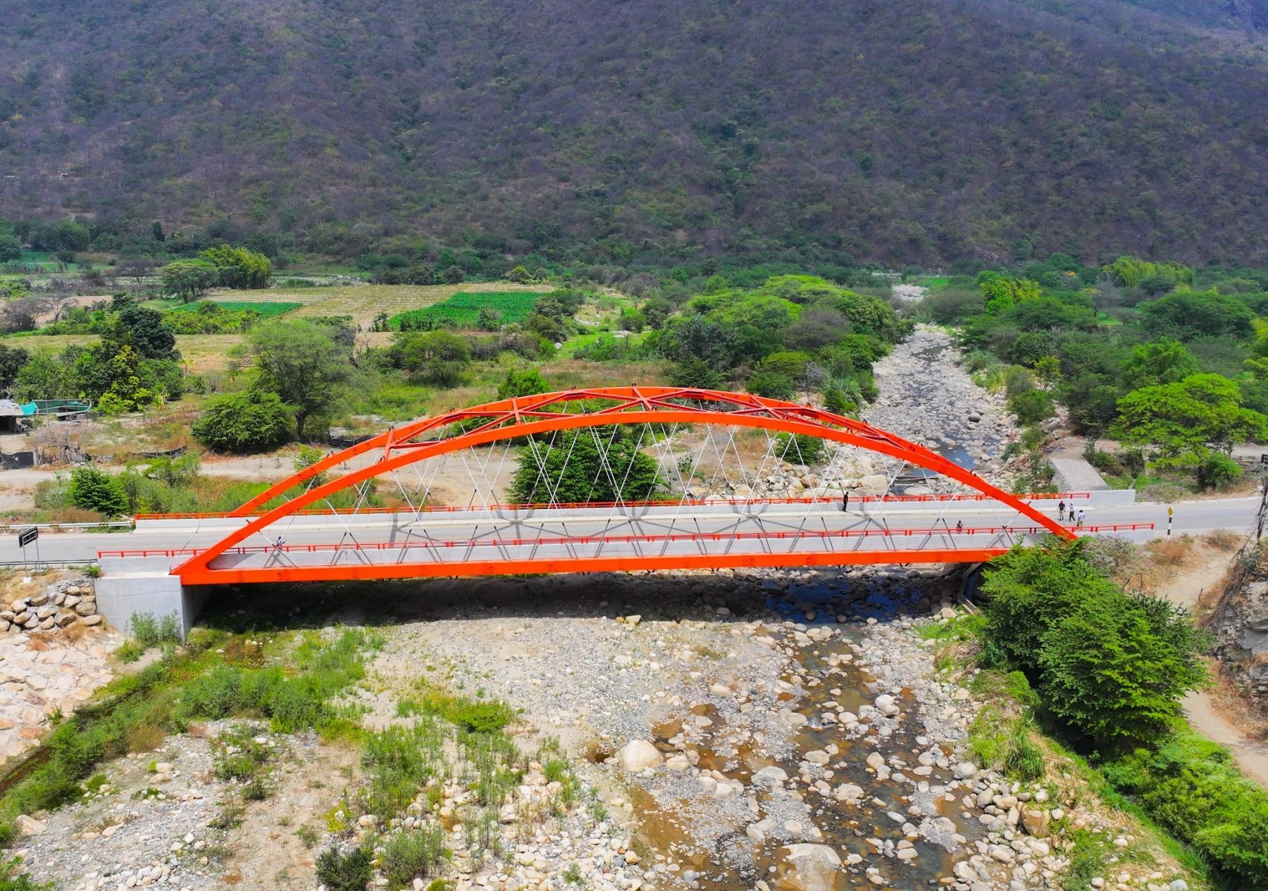 La construcción del puente Chalaco, en la provincia piurana de Morropón demandó una inversión de S/ 20.3 millones, afirmó el titular del MTC, César Sandoval. ANDINA/Difusión