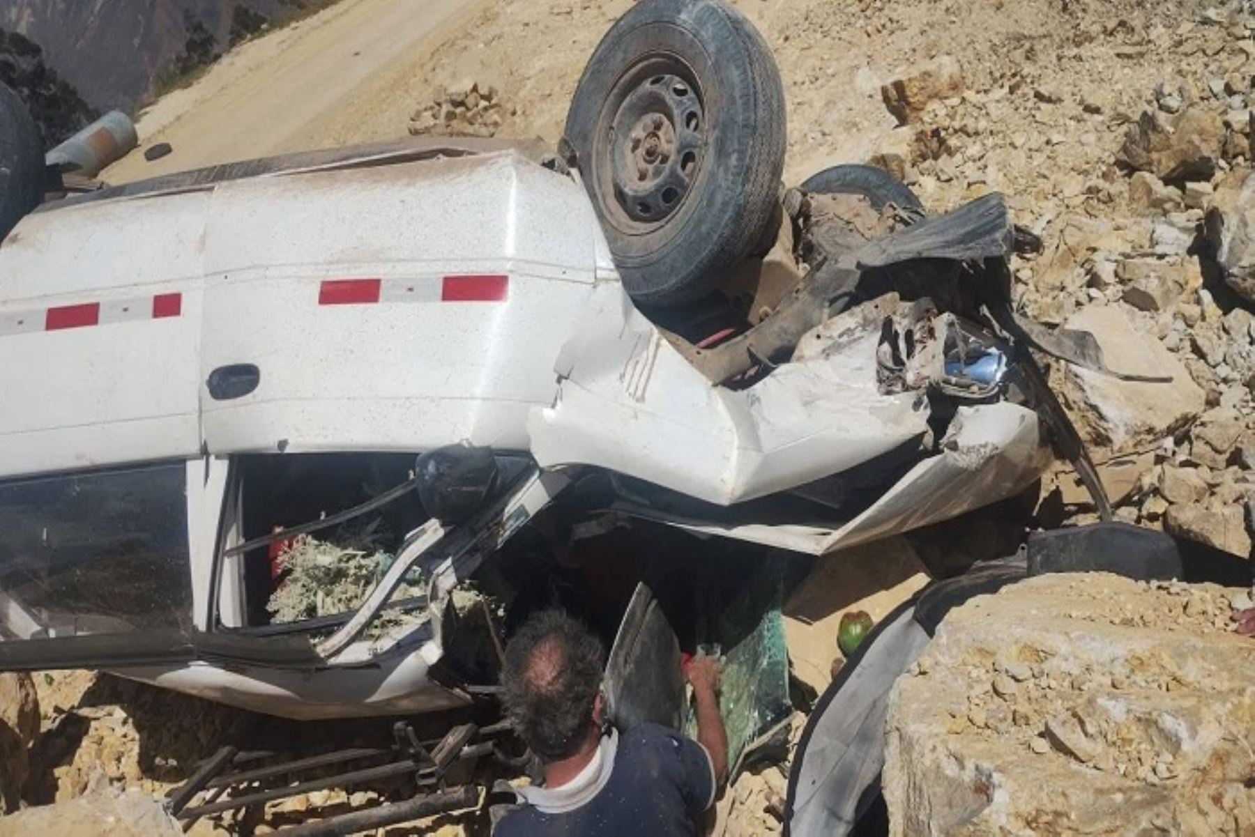 La Libertad: despiste y caída de auto al abismo deja dos heridos en Taurija