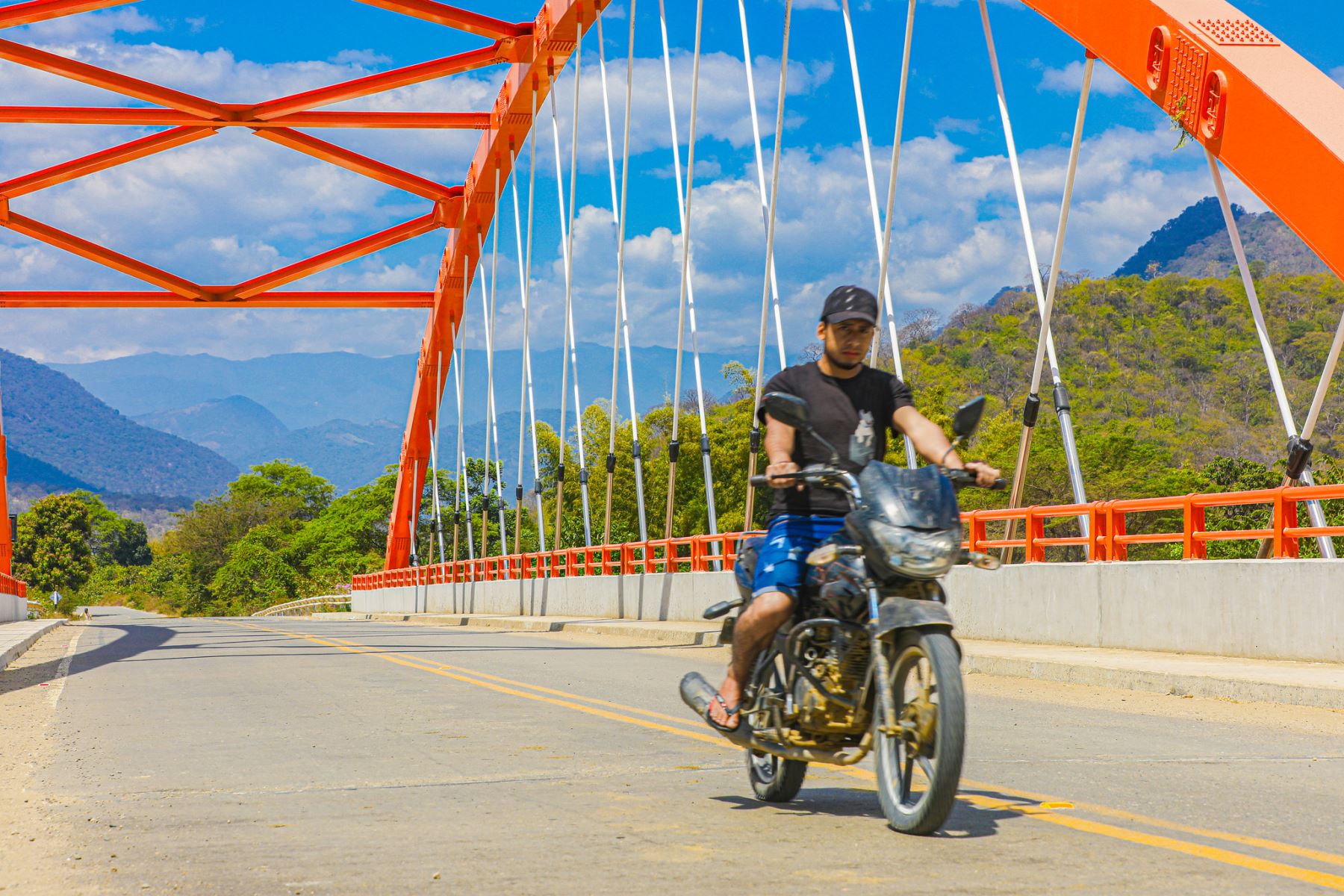 Morropón avanza con más conectividad vial. El ministro de Transportes y Comunicaciones, César Sandoval, inauguró el puente Chalaco y sus accesos en el distrito de Santa Catalina de Mossa, provincia de Morropón. Foto: ANDINA/Difusión MTC