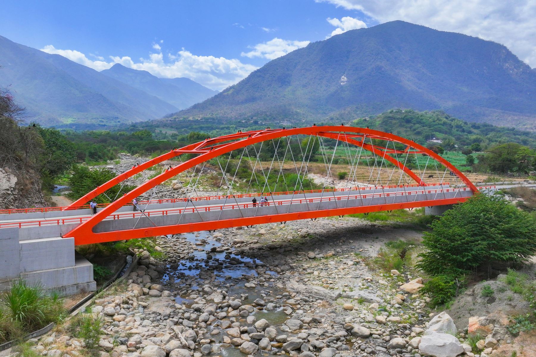 Morropón avanza con más conectividad vial. El ministro de Transportes y Comunicaciones, César Sandoval, inauguró el puente Chalaco y sus accesos en el distrito de Santa Catalina de Mossa, provincia de Morropón. Foto: ANDINA/Difusión MTC