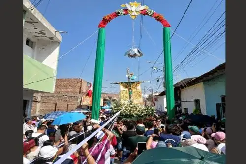 Se prevé su llegada a la capilla provisional del Cerro Chalpón alrededor de las 20:30 horas.