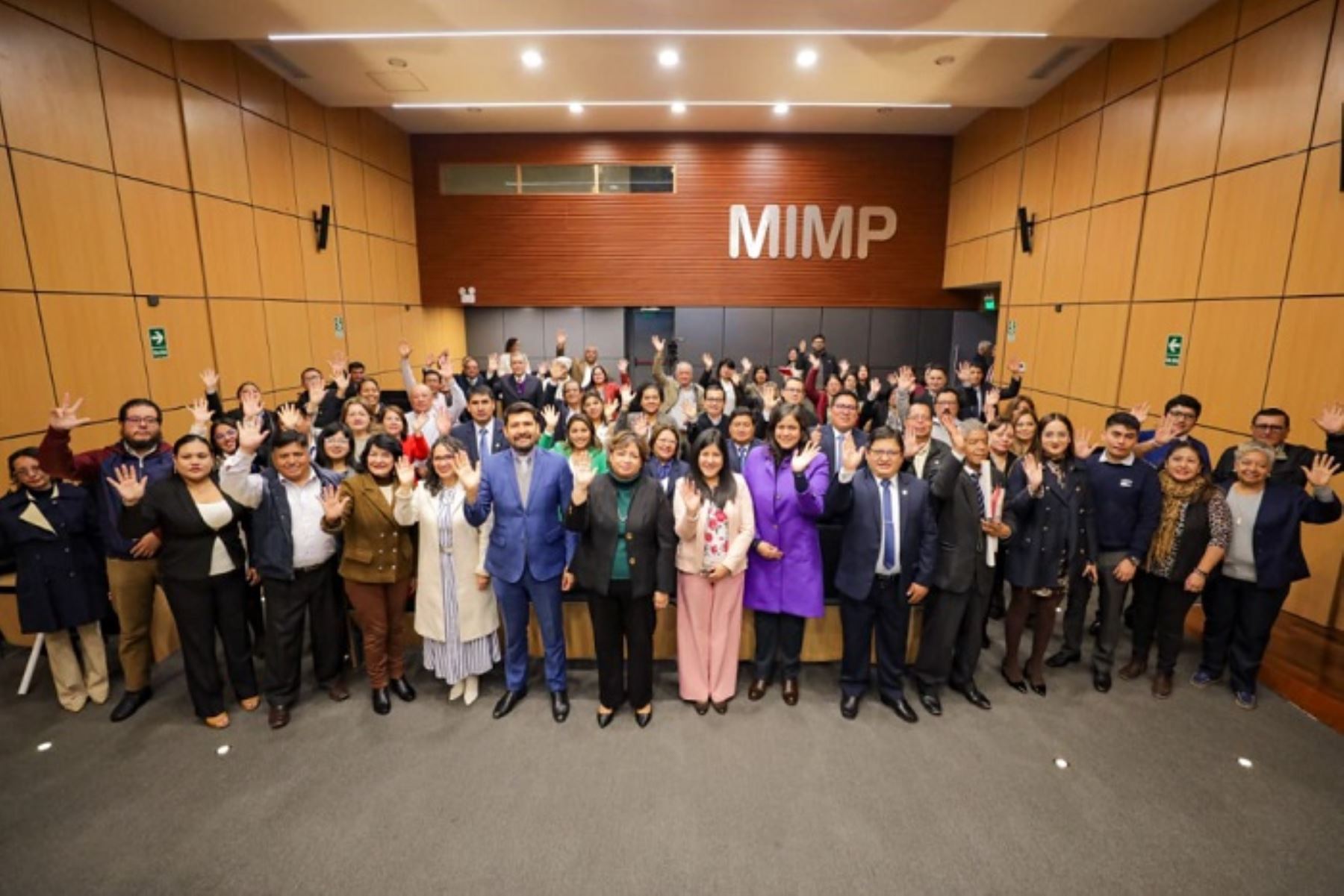 Durante Mesa de Trabajo también se anunció la implementación de medidas normativas para fortalecer a las 101 Sociedades de Beneficencia del país, que actualmente ofrecen 194 servicios de protección social a más de 10 300 personas.