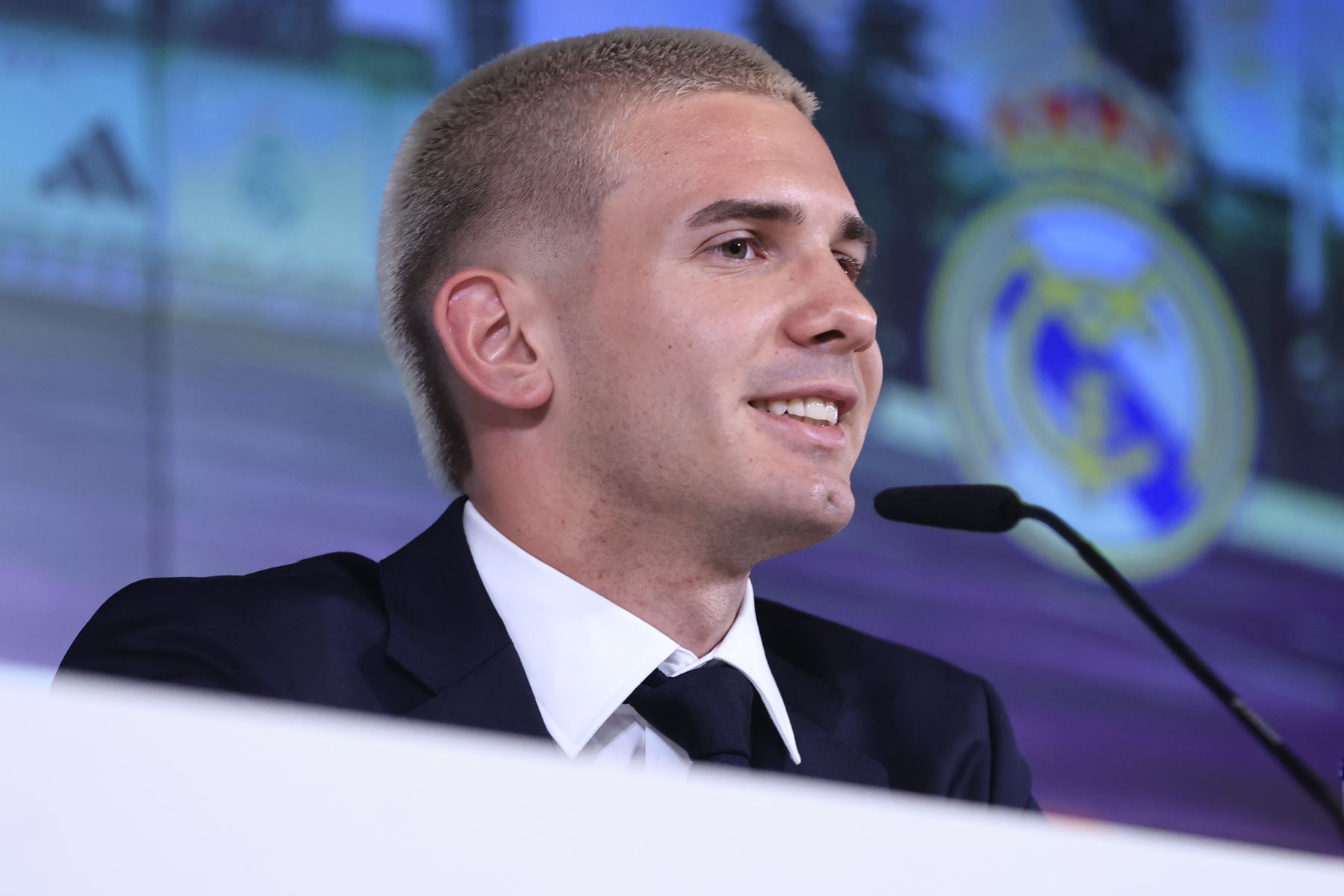 El extremo argentino Franco Mastantuono, durante su presentación como nuevo jugador del Real Madrid este jueves en Valdebebas. Foto: EFE