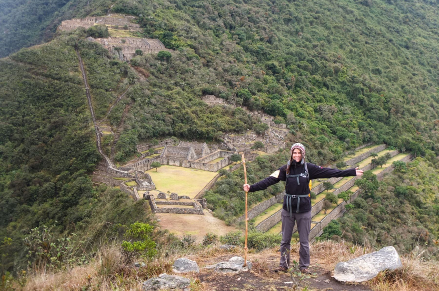 Trayecto Choquequirao-Machu Picchu

El recorrido a pie por esta ruta de 115 kilómetros demanda ocho días y tiene un nivel de dificultad calificado como “desafiante” debido a los diversos pisos altitudinales, que van desde 2,000 a 5,085 metros sobre el nivel del mar, los que pueden provocar “soroche” o mal de altura si no se realiza una adecuada aclimatación ni se posee la preparación física necesaria.