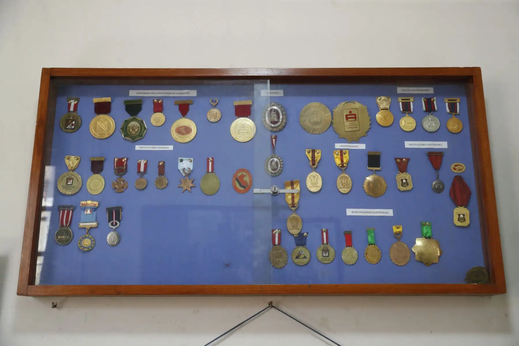 Detalles y piezas históricas de la Benemérita Sociedad de Artesanos de Auxilios Mutuos "El Porvenir" de Tacna, fundada en 1873. Foto: ANDINA/Daniel Bracamonte