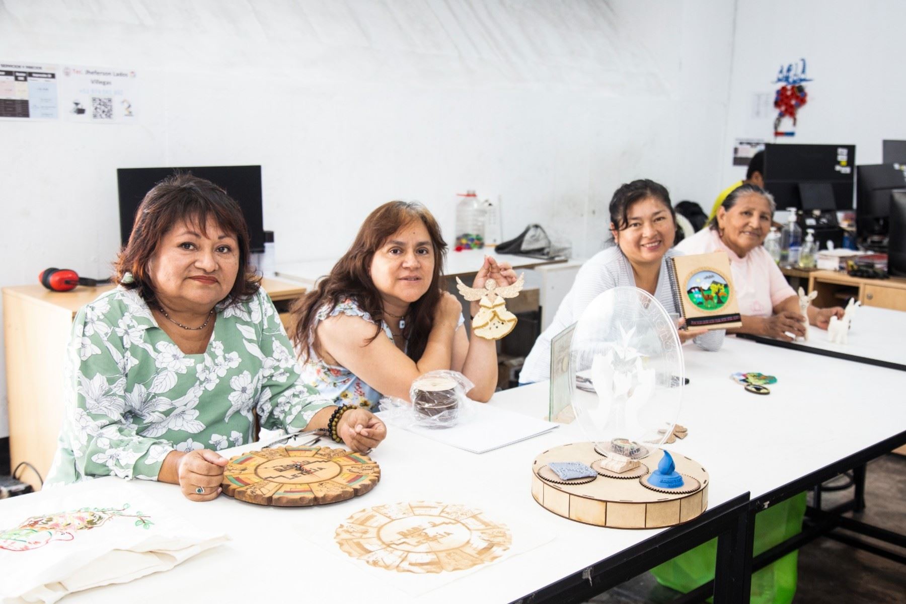 Más de 40 prototipos fueron elaborados en taller del FabLab UNI, que capacitó a 44 artesanos de distintas regiones.