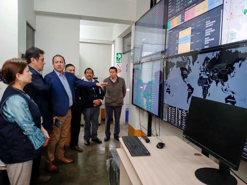 El director general del Diris Lima Este, Dr. Jorge Ramírez Castillo, apela al uso de la tecnología con la implementación de un moderno Centro de Monitoreo. Foto: ANDINA/Difusión