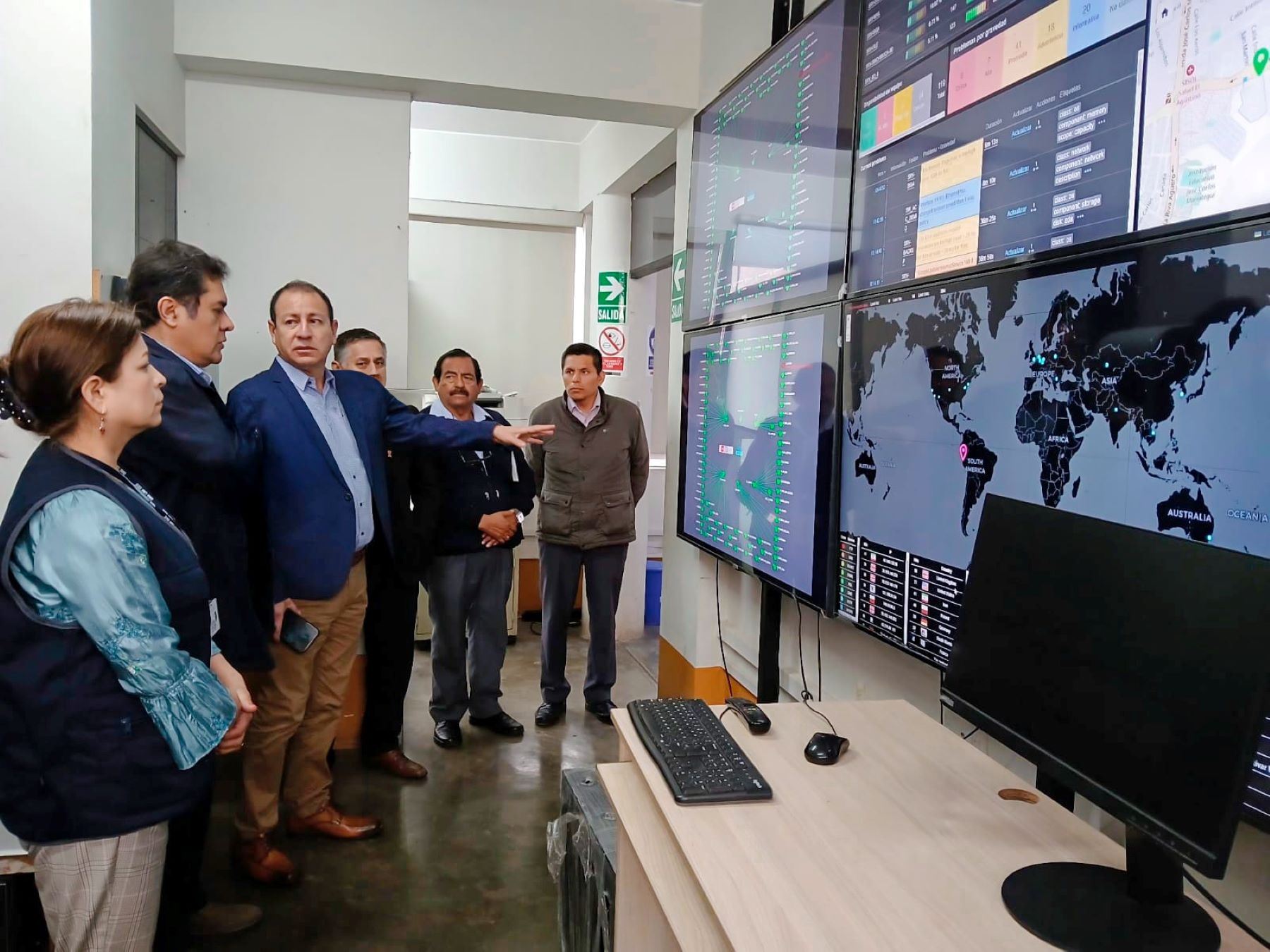 El director general del Diris Lima Este, Dr. Jorge Ramírez Castillo, apela al uso de la tecnología con la implementación de un moderno Centro de Monitoreo. Foto: ANDINA/Difusión