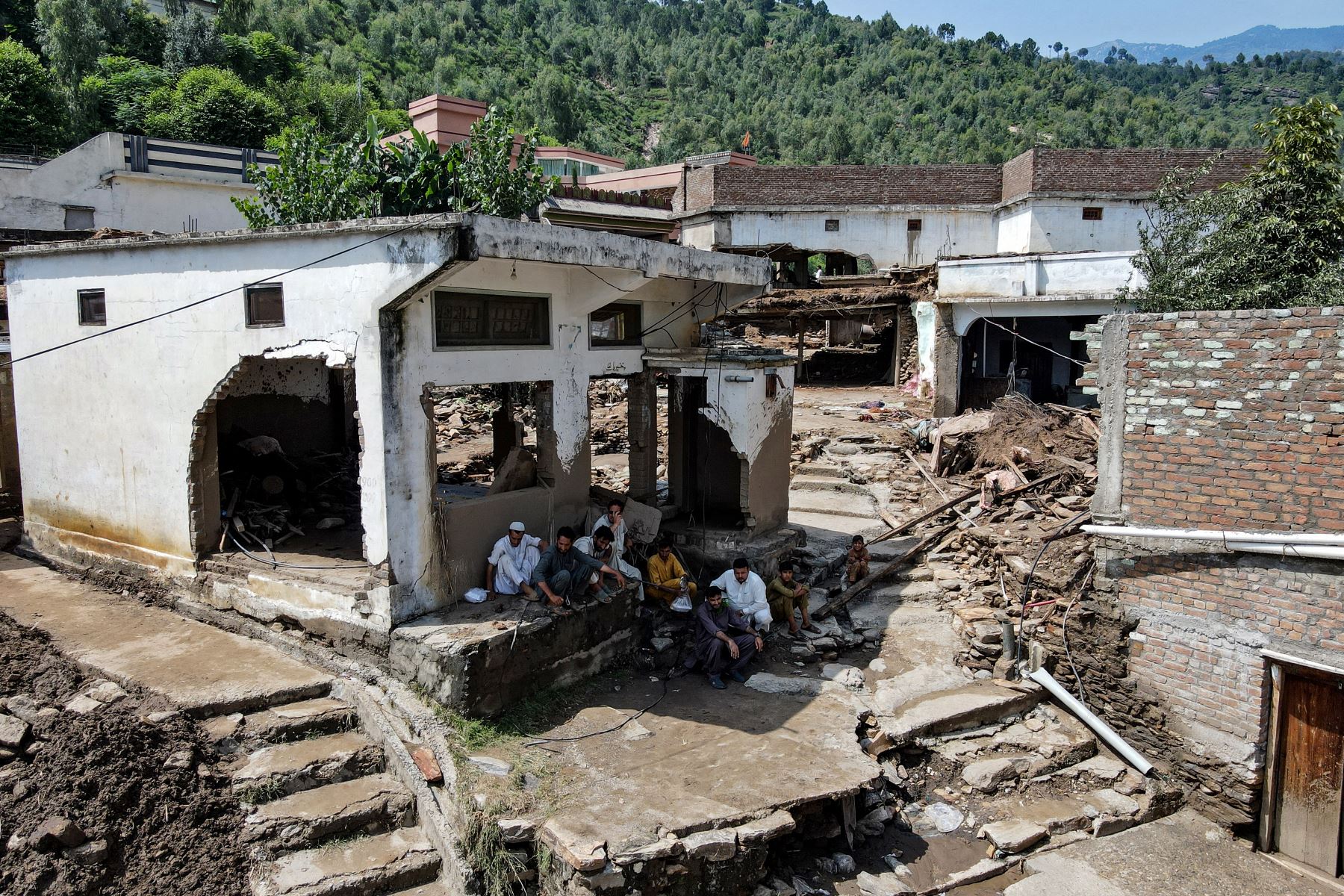 Además de Khyber-Pakhtunkhwa, otras nueve personas murieron en la zona de Cachemira pakistaní. En la parte administrada por India, al menos 60 personas fallecieron en un pueblo del Himalaya y otras 80 permanecen desaparecidas.
Foto: AFP