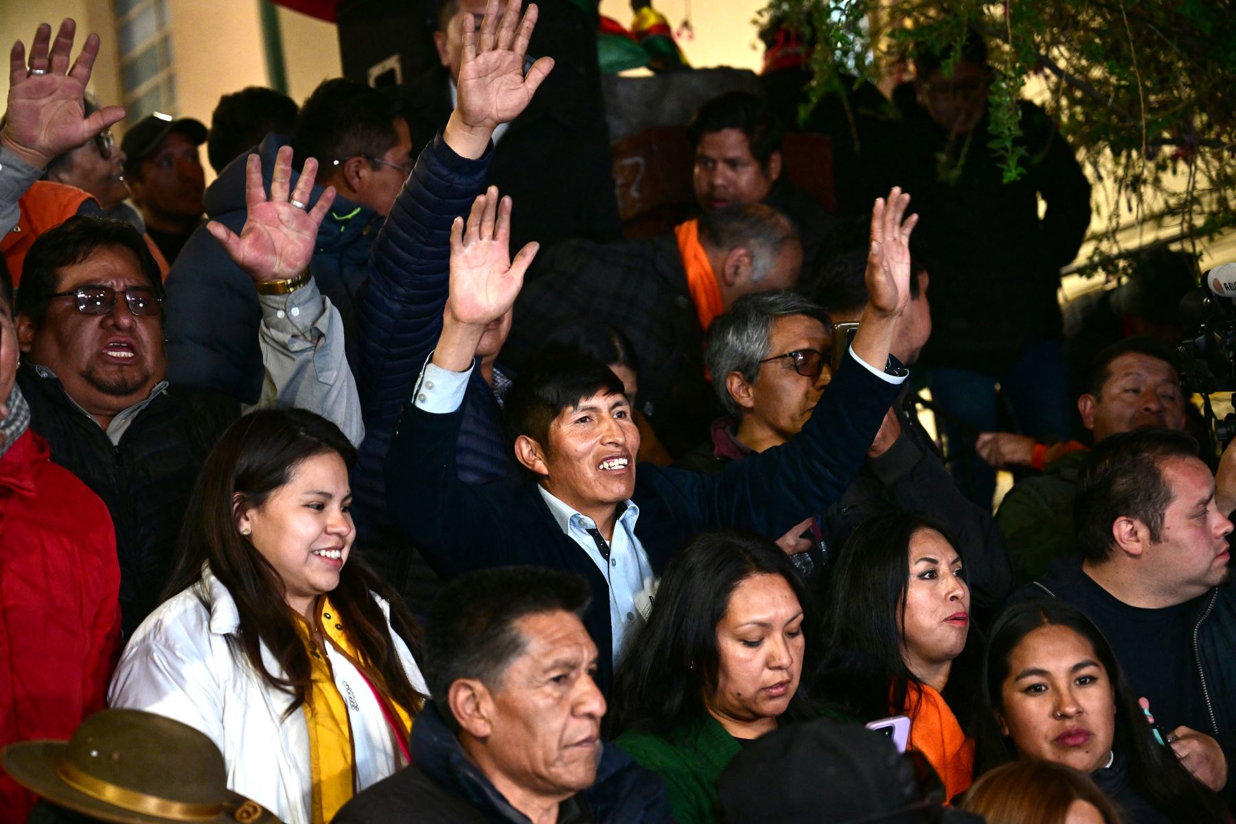 Partidarios de Rodrigo Paz, candidato presidencial de Bolivia por el Partido Demócrata Cristiano , celebran la espera de los resultados de las elecciones presidenciales en La Paz, Bolivia.
Foto: EFE