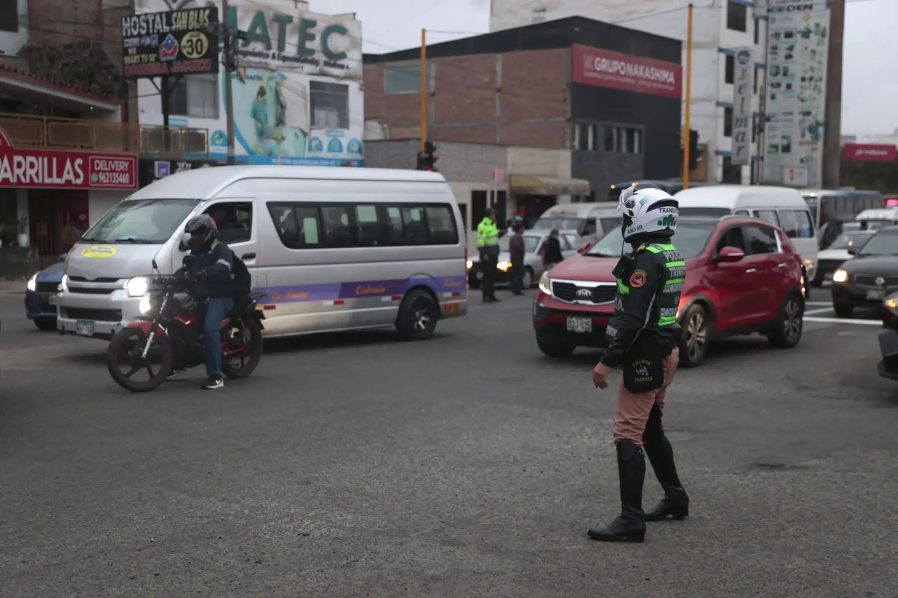 Se puso en marcha el plan de desvío vehicular aprobado por la Municipalidad Provincial del Callao, con motivo del inicio de obras de la estación Carmen de la Legua, correspondiente al ramal de la Línea 4 del Metro de Lima y Callao. Las obras se ejecutarán en la Av. Faucett, entre el Jr. Hipólito Unanue y la Calle Luna Pizarro. Foto: ANDINA/Vidal Tarqui