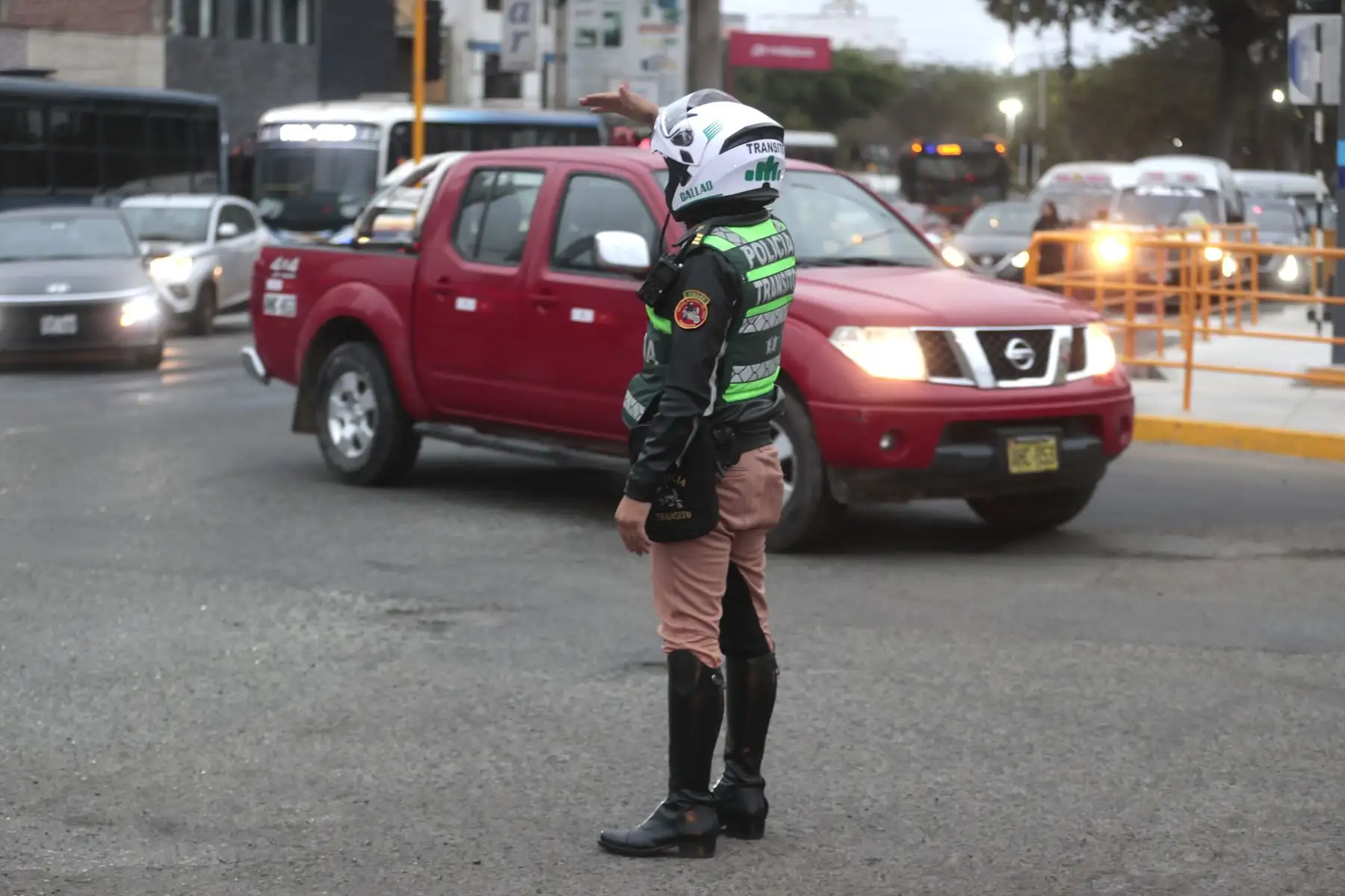 Se puso en marcha el plan de desvío vehicular aprobado por la Municipalidad Provincial del Callao, con motivo del inicio de obras de la estación Carmen de la Legua, correspondiente al ramal de la Línea 4 del Metro de Lima y Callao. Las obras se ejecutarán en la Av. Faucett, entre el Jr. Hipólito Unanue y la Calle Luna Pizarro. Foto: ANDINA/Vidal Tarqui