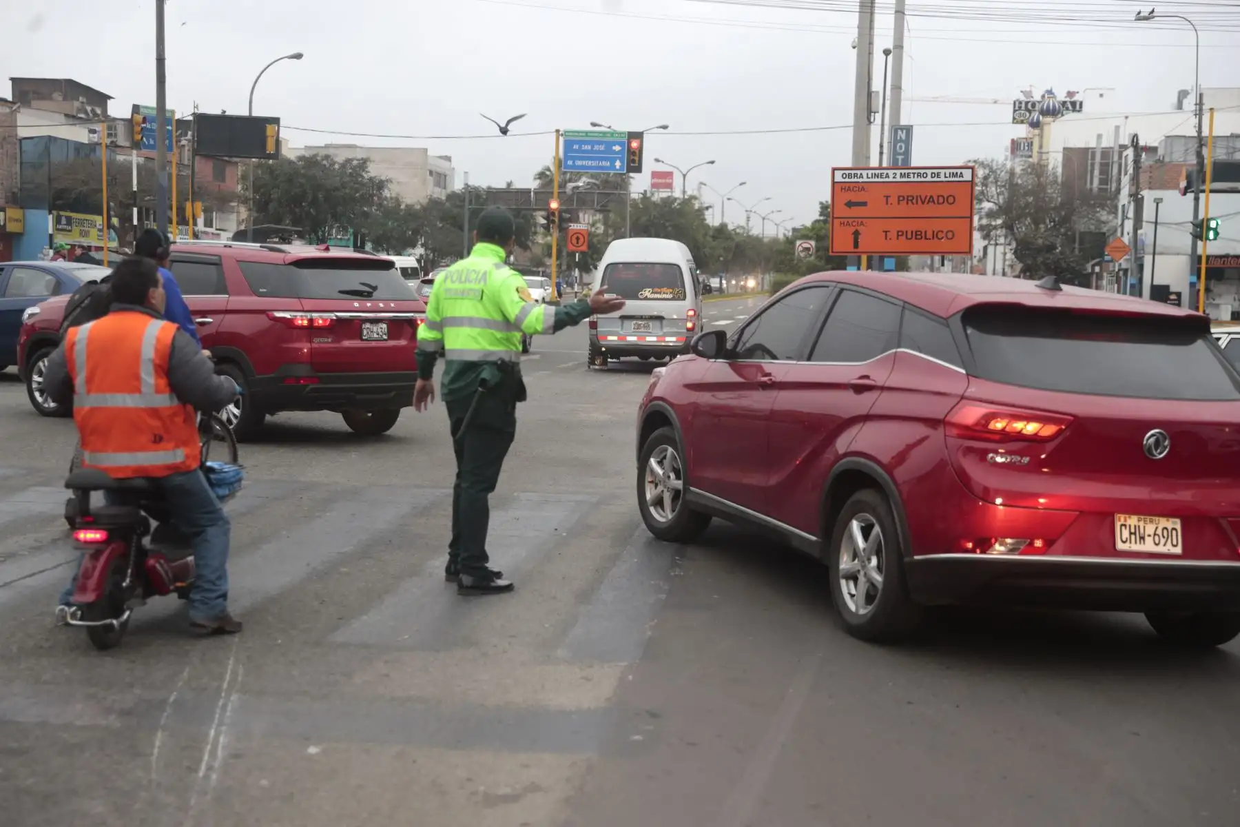 Se puso en marcha el plan de desvío vehicular aprobado por la Municipalidad Provincial del Callao, con motivo del inicio de obras de la estación Carmen de la Legua, correspondiente al ramal de la Línea 4 del Metro de Lima y Callao. Las obras se ejecutarán en la Av. Faucett, entre el Jr. Hipólito Unanue y la Calle Luna Pizarro. Foto: ANDINA/Vidal Tarqui
