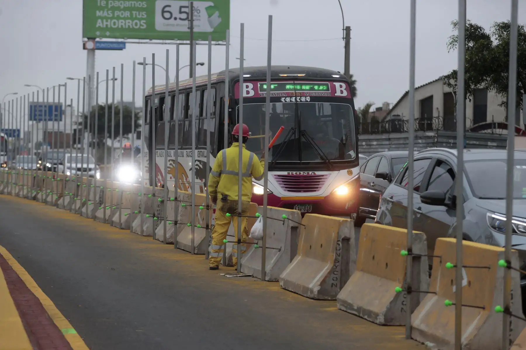 Se puso en marcha el plan de desvío vehicular aprobado por la Municipalidad Provincial del Callao, con motivo del inicio de obras de la estación Carmen de la Legua, correspondiente al ramal de la Línea 4 del Metro de Lima y Callao. Las obras se ejecutarán en la Av. Faucett, entre el Jr. Hipólito Unanue y la Calle Luna Pizarro. Foto: ANDINA/Vidal Tarqui