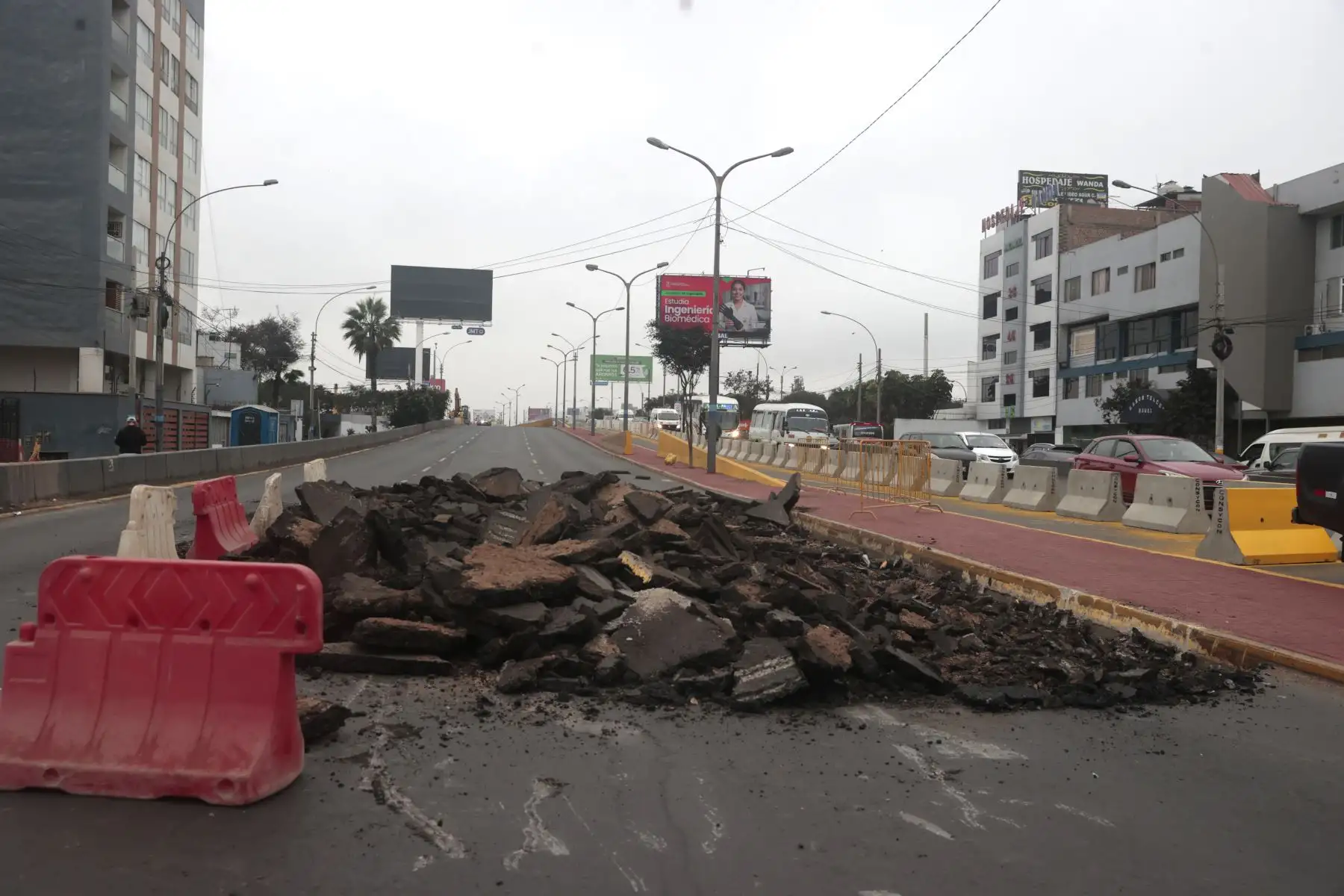 Esta medida forma parte de la construcción de una de las ocho estaciones que conforman la extensión de la Línea 4, a través de la av Faucett, y que conectará con el Aeropuerto Internacional Jorge Chávez.
Foto: ANDINA/Vidal Tarqui