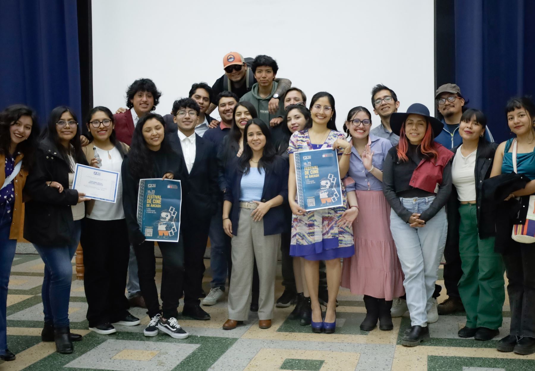 Festival de Cine de Áncash ilumina Yungay con emotiva inauguración.