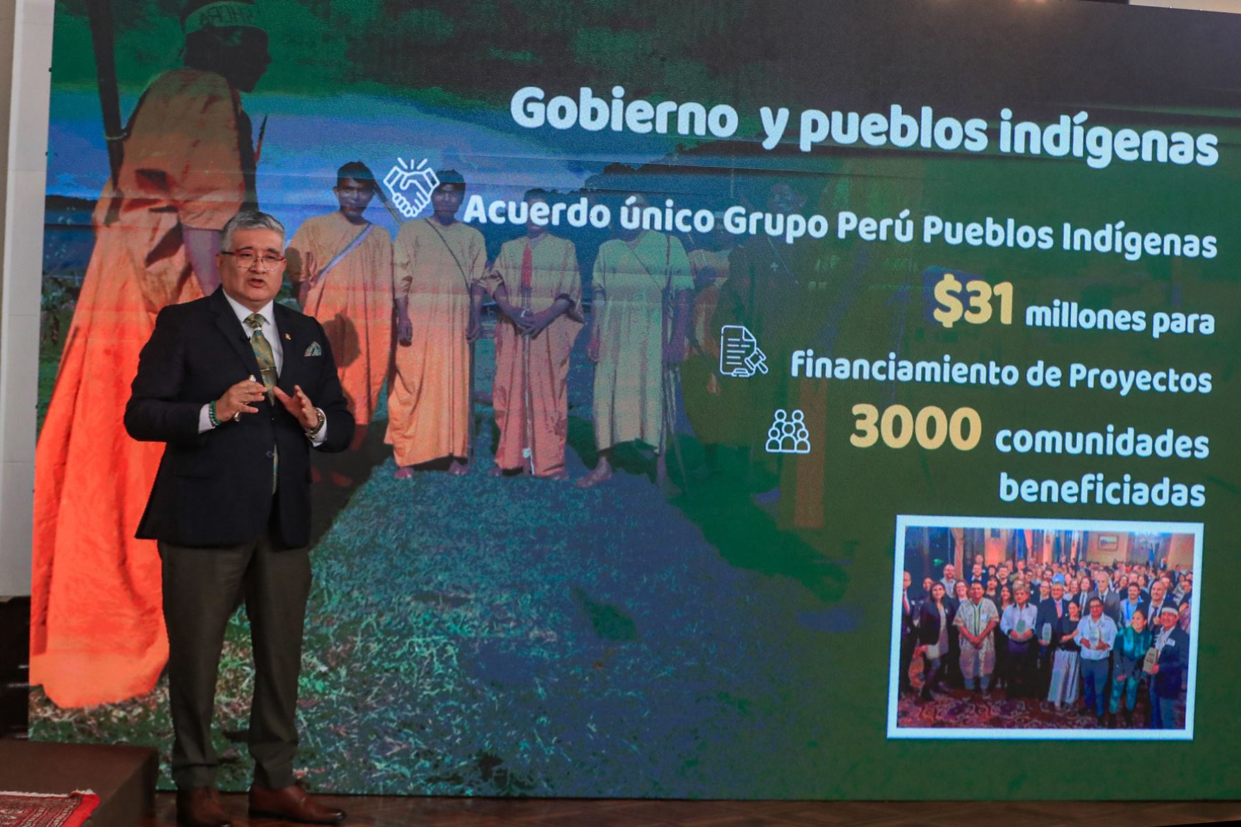 Presidenta Dina Boluarte acompaña al ministro del Ambiente, Juan Carlos Castro en la presentación de logros de su sector. Foto: ANDINA/Prensa Presidencia