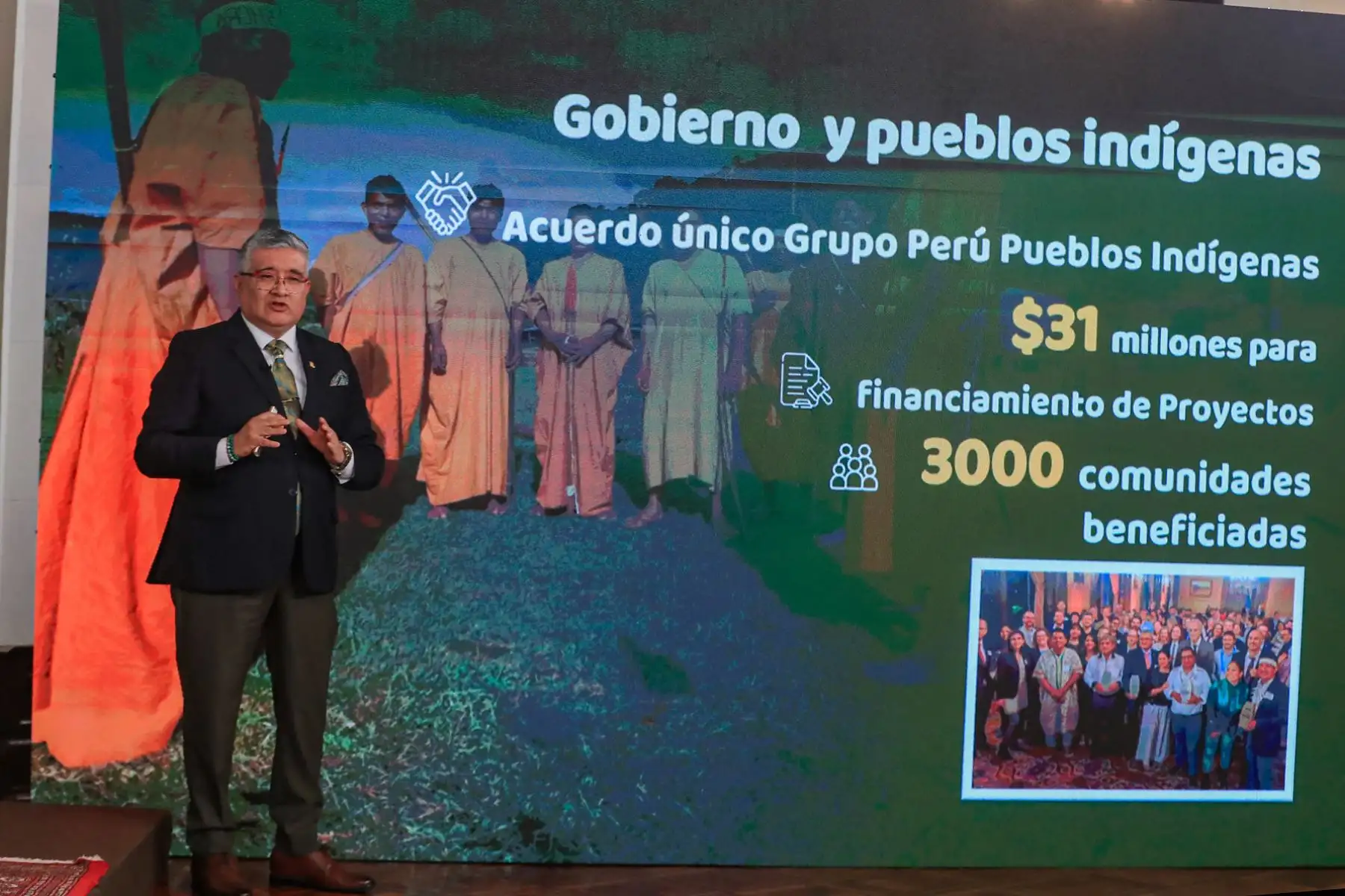 Presidenta Dina Boluarte acompaña al ministro del Ambiente, Juan Carlos Castro en la presentación de logros de su sector. Foto: ANDINA/Prensa Presidencia
