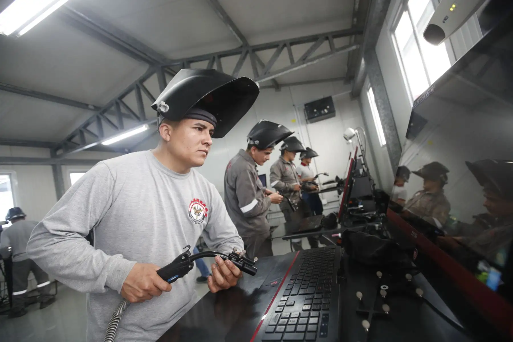 El Instituto de Educación Superior Tecnológico Público de las Fuerzas Armadas (IESTPFFAA), órgano académico adscrito al Ministerio de Defensa, presentará las nuevas oportunidades de desarrollo que ofrece en sus 12 carreras técnicas dirigidas a los jóvenes que cumplieron el Servicio Militar Voluntario.
Foto: ANDINA/Eddy Ramos