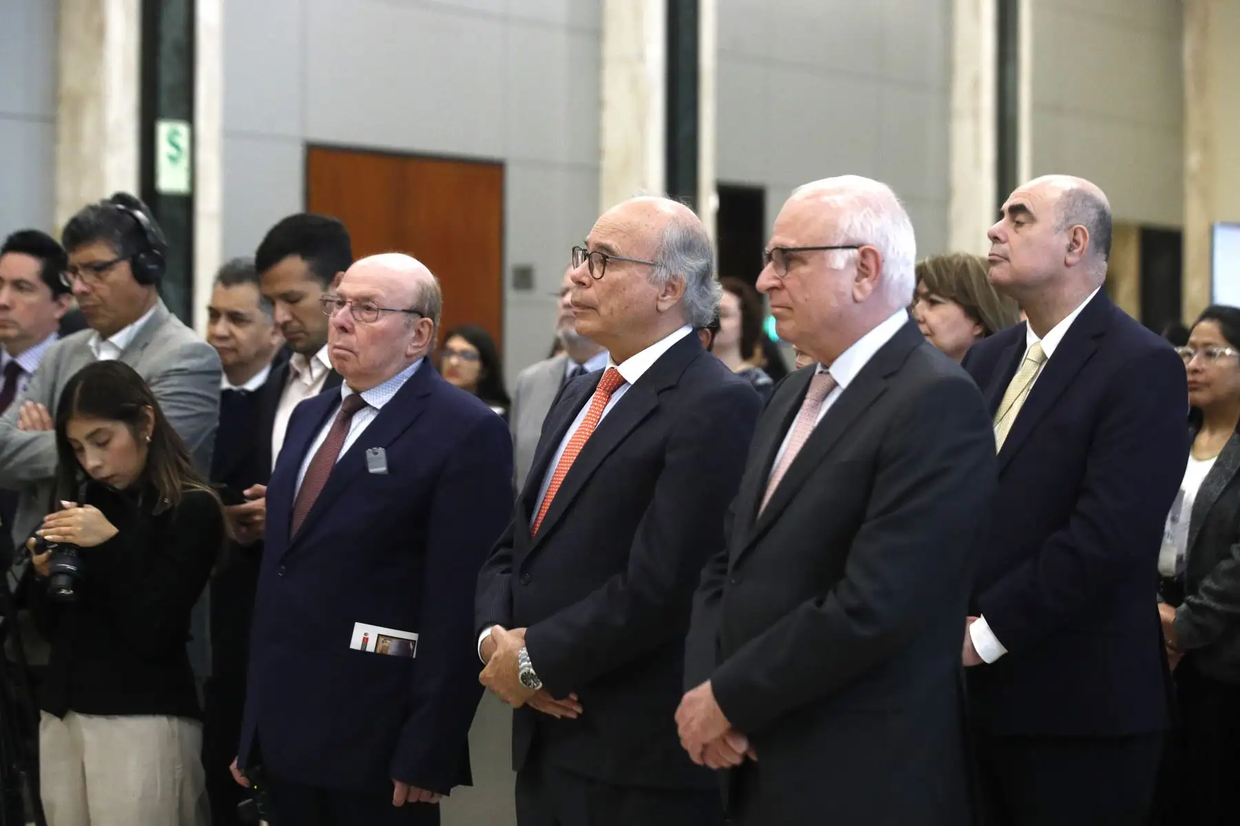 El Ministro de Relaciones Exteriores, embajador Elmer Schialer Salcedo  participa en la  inauguración de la exposición fotográfica-documental y presentación de la serie filatélica alusiva al aniversario del establecimiento de relaciones diplomáticas entre el Perú y el Estado de Kuwait , el Reino Hachemita de Jordania y la República de Irak.
Foto: ANDINA/Eddy Ramos