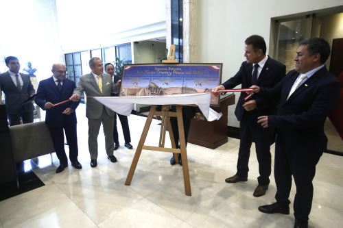 El ministro de Relaciones Exteriores participa en la  presentación de la serie filatélica alusiva al aniversario del establecimiento de relaciones diplomáticas entre  Perú y los estados de Kuwait , Jordania e Irak