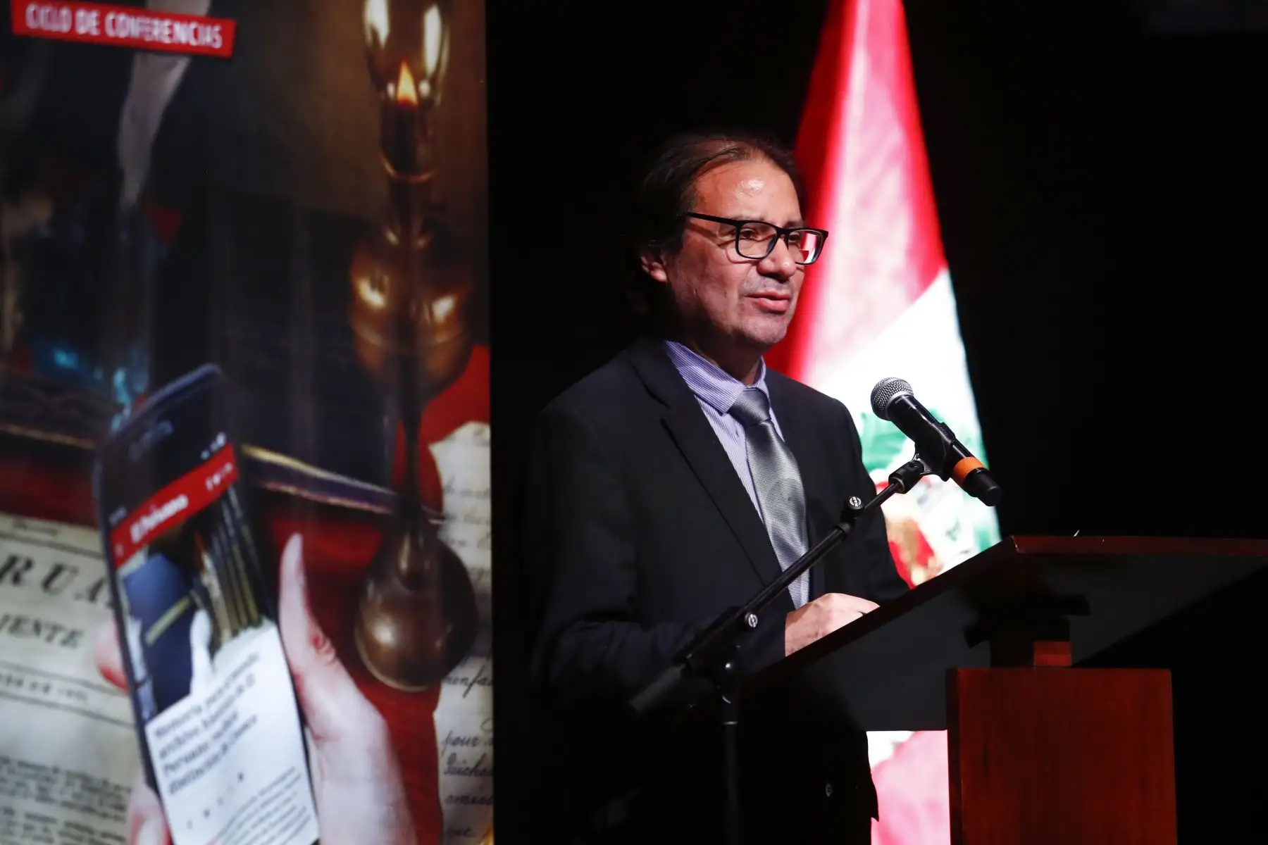 El presidente ejecutivo de Fonafe, Roberto Yafac Da Cruz, participó en la inauguración del ciclo de conferencias "El Peruano: 200 años de Comunicación Oficial y Seguridad Jurídica", que se realizó en el Centro de convenciones NOS PUCP de San Isidro. Foto: ANDINA/Daniel Bracamonte