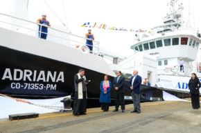 Ministro de la Producción, Sergio Gonzalez, lideró la ceremonia de nombramiento de la moderna embarcación pesquera “Adriana”, de la empresa peruana Austral Group. Foto: Cortesía.