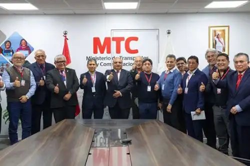 Durante el encuentro con los transportistas, el MTC acordó instalar con los gremios una mesa de trabajo permanente, que será formalizada mediante resolución ministerial, con la finalidad de dialogar con objetivos claros y avanzar en la mejora del orden y la formalidad del transporte en la ciudad.ANDINA/Difusión