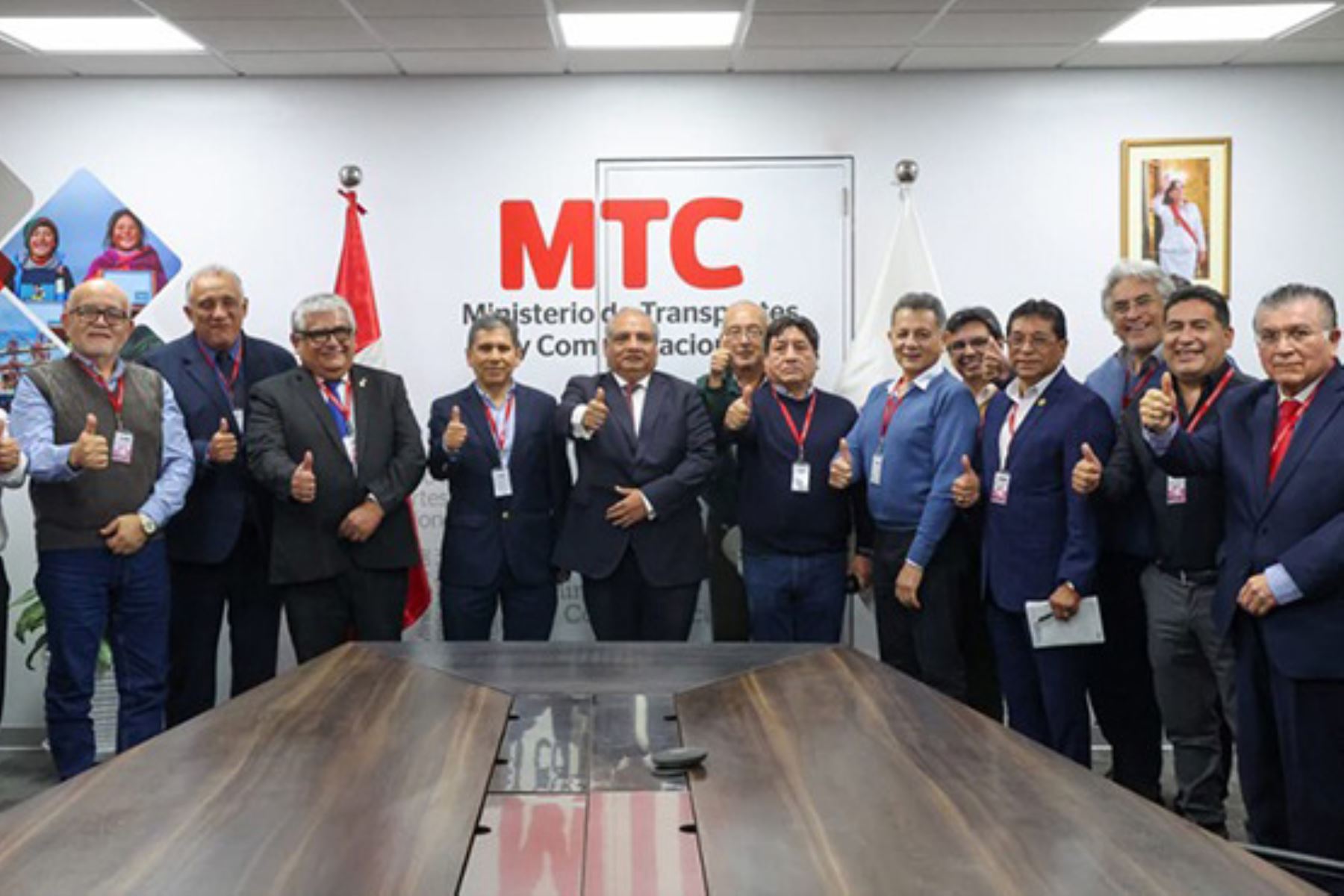 Durante el encuentro con los transportistas, el MTC acordó instalar con los gremios una mesa de trabajo permanente, que será formalizada mediante resolución ministerial, con la finalidad de dialogar con objetivos claros y avanzar en la mejora del orden y la formalidad del transporte en la ciudad.ANDINA/Difusión