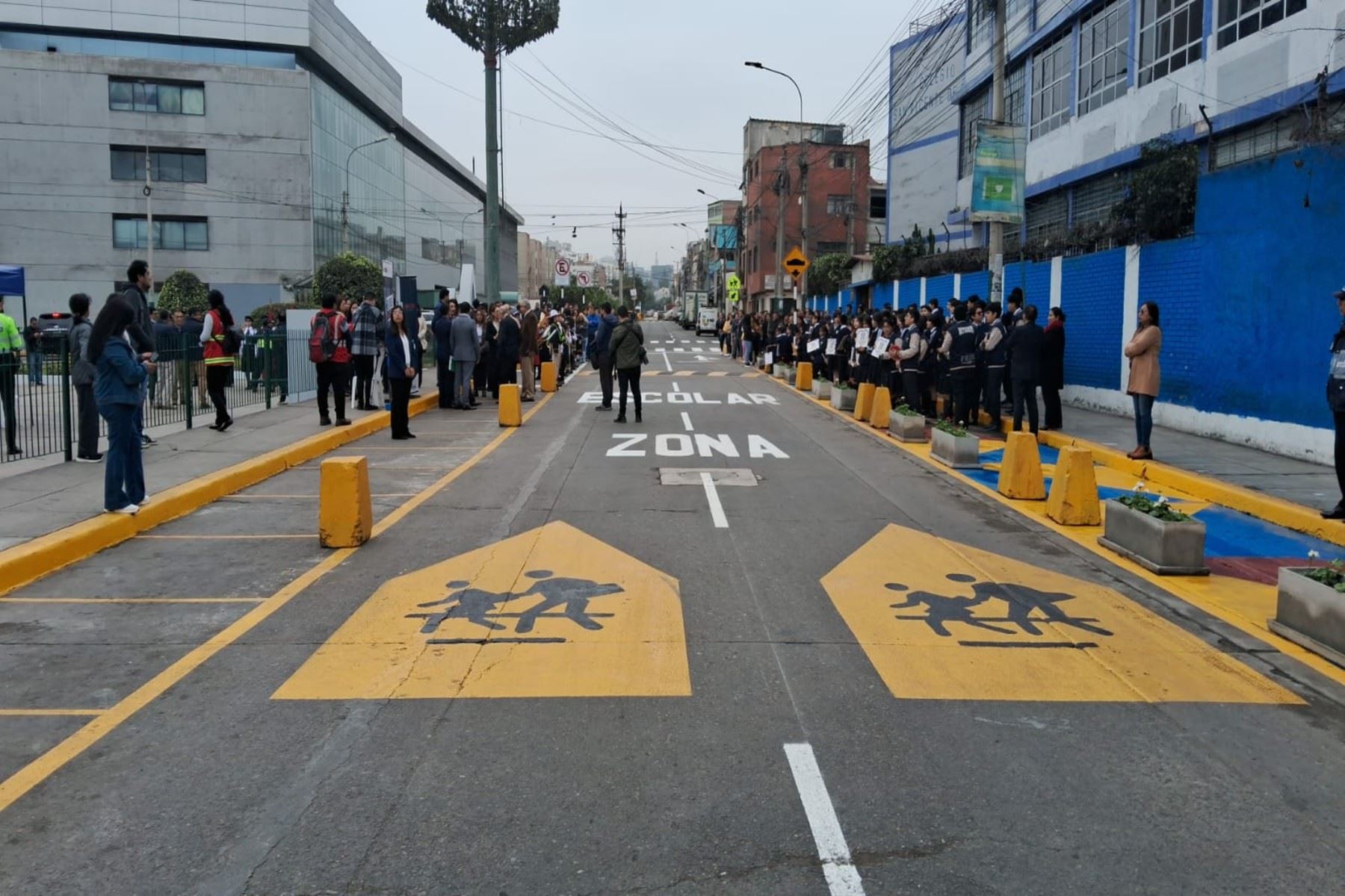Como parte del programa “Entornos Escolares Seguros”, se mejorará la infraestructura vial en el distrito de Surquillo, beneficiando a 2,857 estudiantes de los colegios San Vicente de Paúl y la Institución Educativa N.º 6049 Ricardo Palma. Foto: ANDINA/Difusión