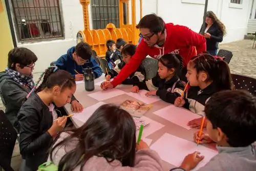 Autores contemporáneos y el mundo de microrrelatos en Festival del libro y la lectura