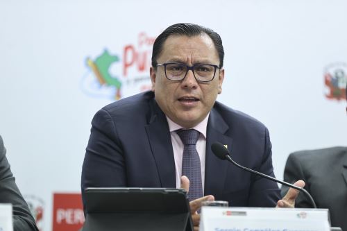 Ministro de la Producción, Sergio González anuncia que se incrementarán las cuotas de pesca. Foto: PCM