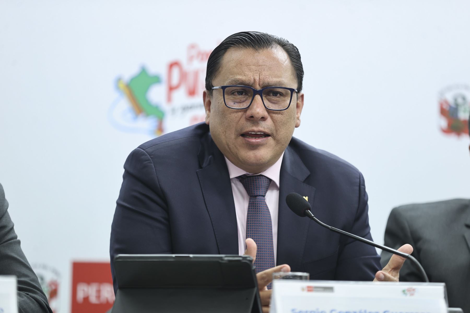 Ministro de la Producción, Sergio González anuncia que se incrementarán las cuotas de pesca. Foto: PCM