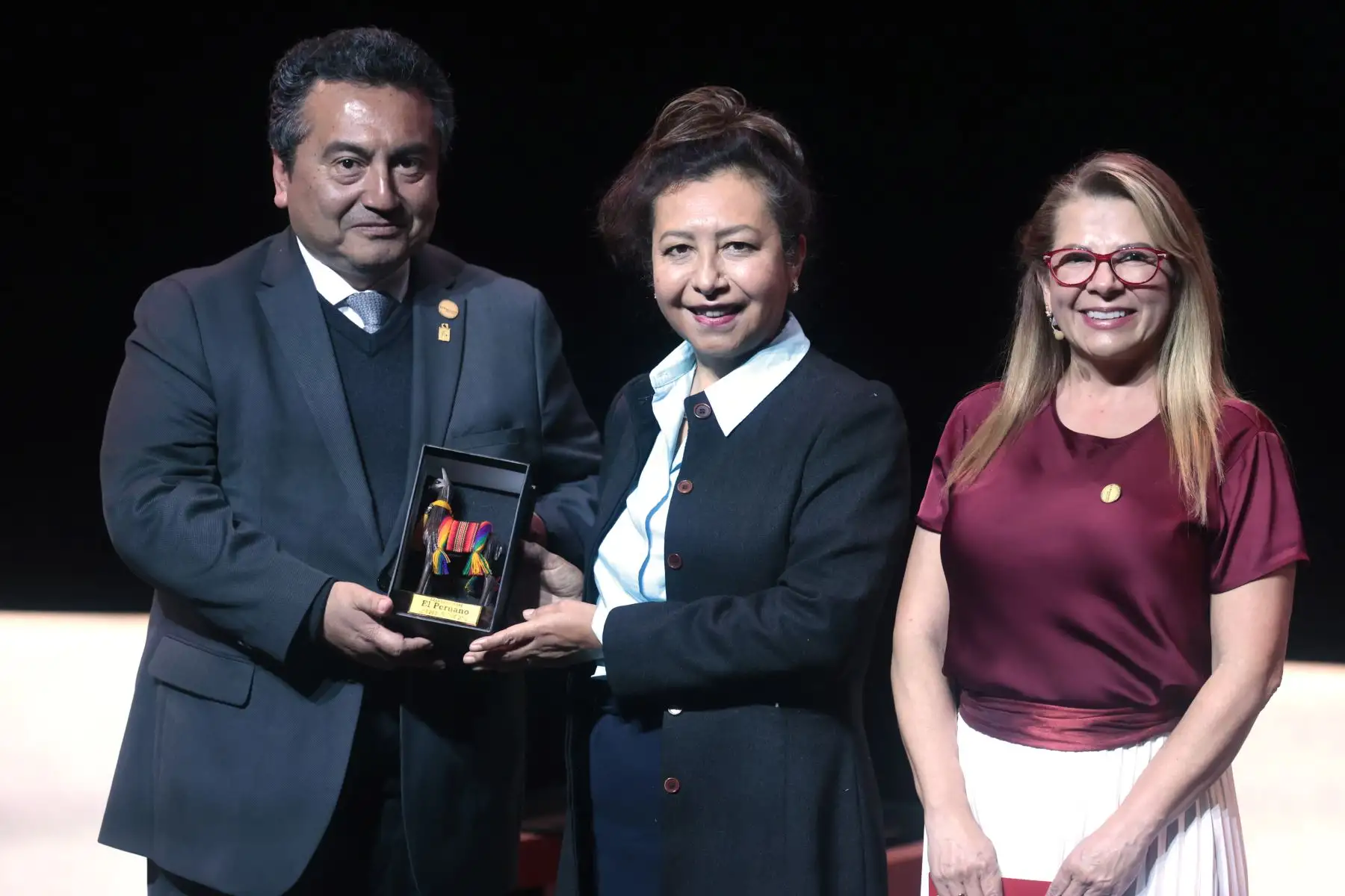 Jacqueline Oyarce Cruz, ponente sobre Ciberseguridad y Comunicación Digital, participa en el segundo día de las conferencias "El Peruano: 200 años de Comunicación Oficial y Seguridad Jurídica", que se realiza en el Centro de Convenciones NOS PUCP de San Isidro.  
Foto: ANDINA/Vidal Tarqui