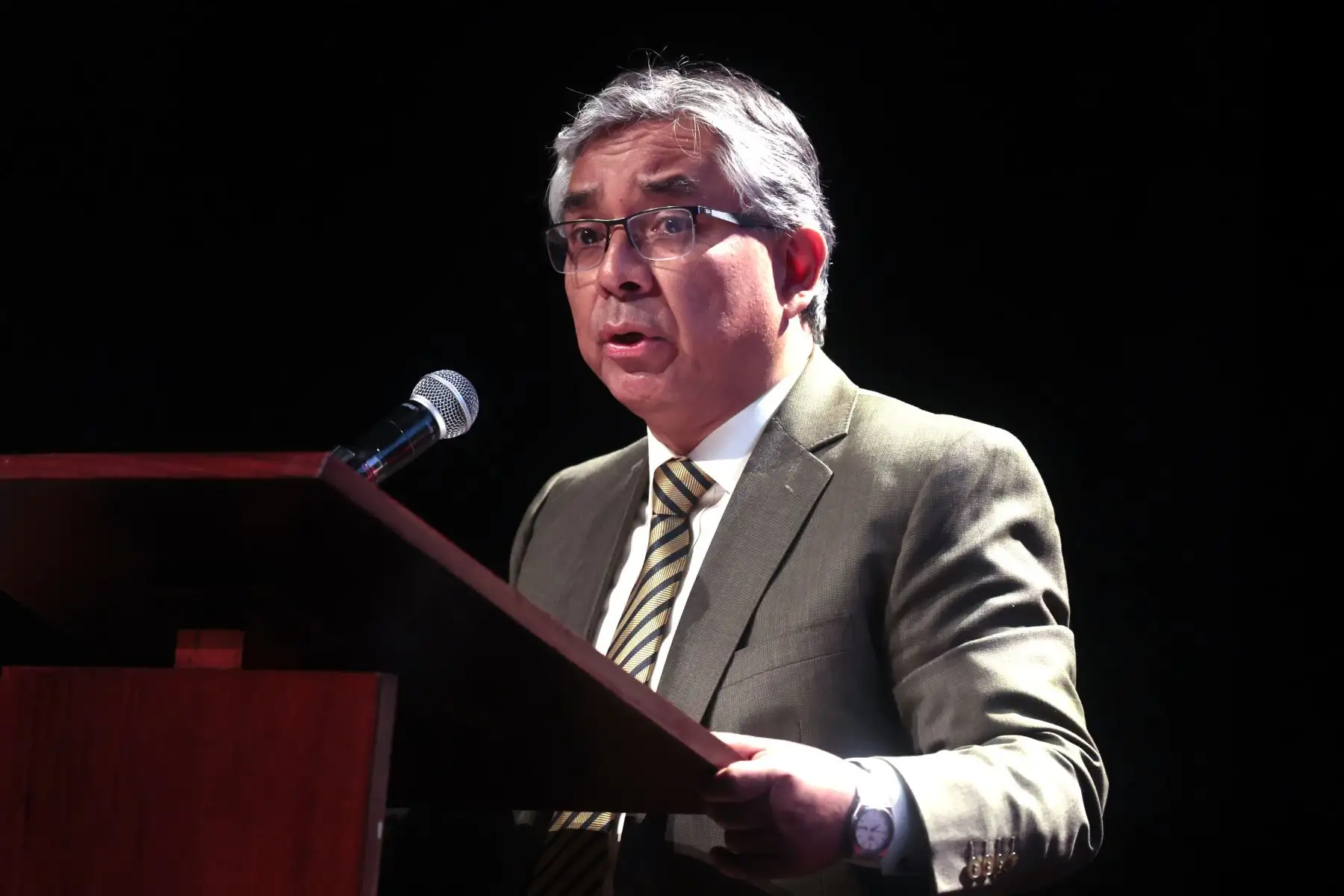 El ponente Félix Roberto Jiménez Murillo expone en el conversatorio "La Comunicación y el derecho a las libertades de información", en el marco del segundo día de las conferencias "El Peruano: 200 años de Comunicación Oficial y Seguridad Jurídica", que se realiza en el Centro de Convenciones NOS PUCP de San Isidro.
Foto: ANDINA/Vidal Tarqui