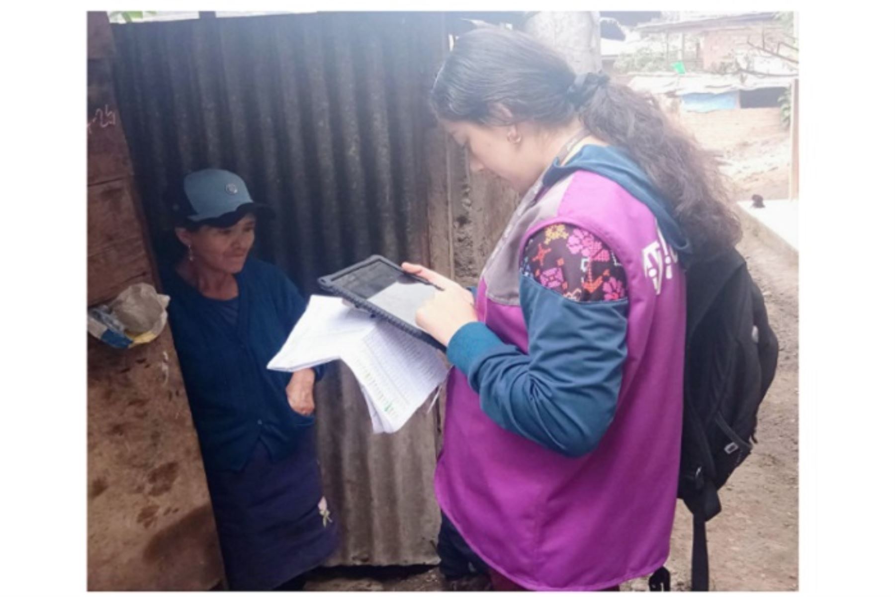 Para los hogares no atendidos, los censistas programan nuevas visitas o entregan un Código Único de Vivienda (CUV) para que, en última instancia, los habitantes completen el cuestionario de manera virtual.