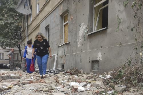 Una guardería y otros edificios civiles, dañados por un ataque ruso contra Leópolis.