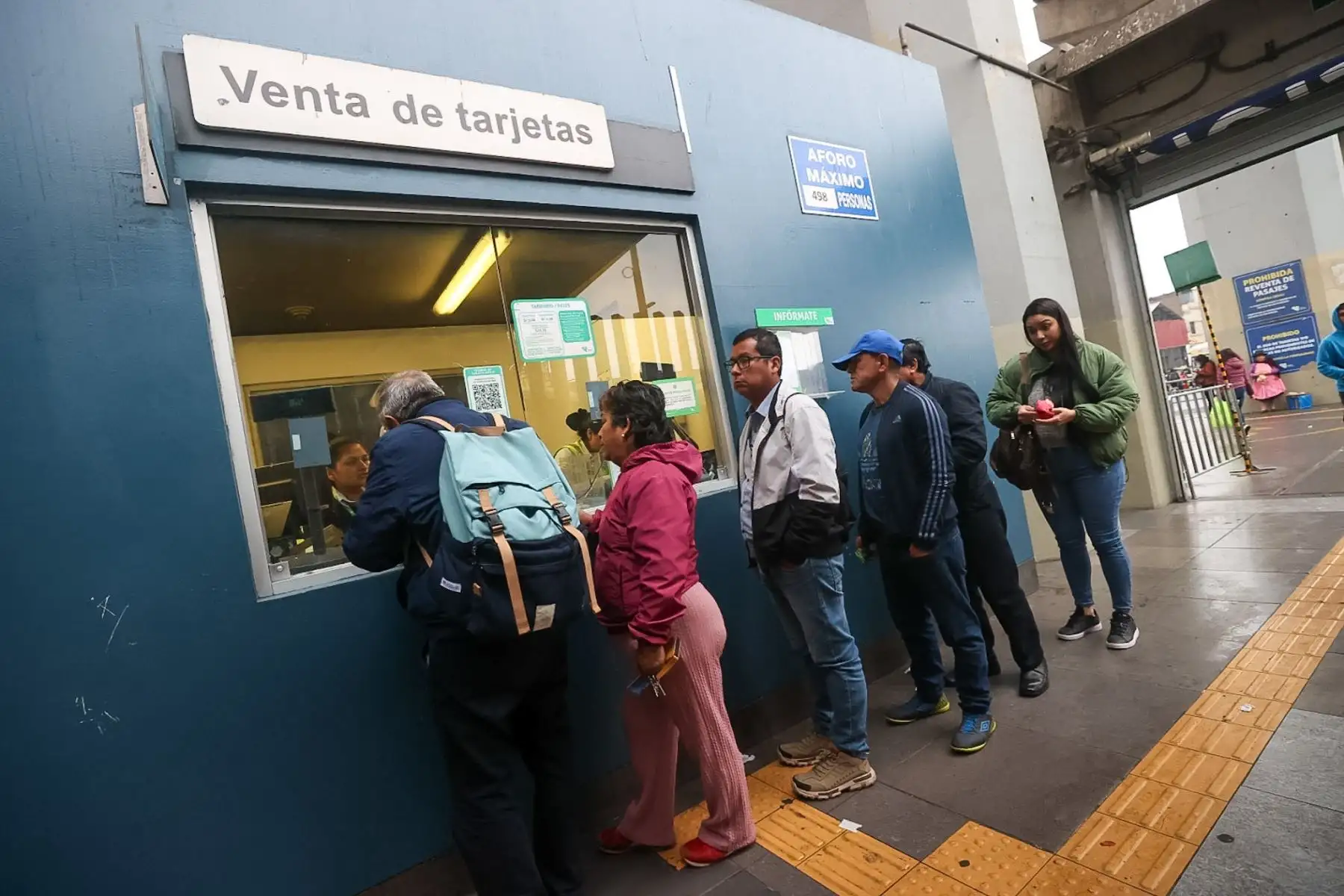 Los servicios del Metropolitano, de los corredores complementarios, de las líneas 1 y 2 del Metro de Lima y Callao funcionan al 100% de su capacidad, a fin de garantizar la movilidad de los ciudadanos.

Foto: ANDINA/Juan Carlos Guzmán Negrini