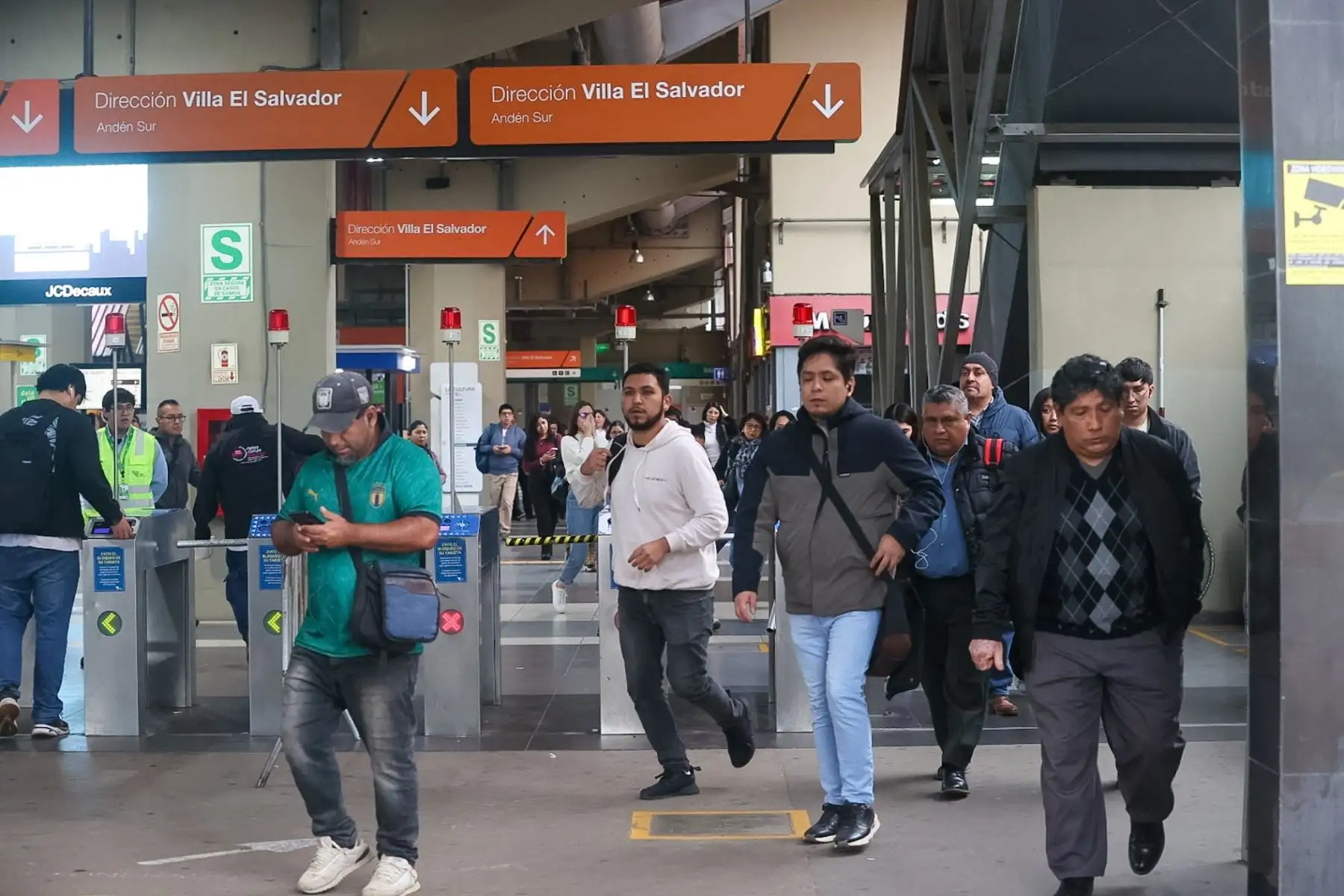 El Metropolitano, corredores complementarios y líneas del Metro de Lima operarán al 100%

Foto: ANDINA/Juan Carlos Guzmán Negrini