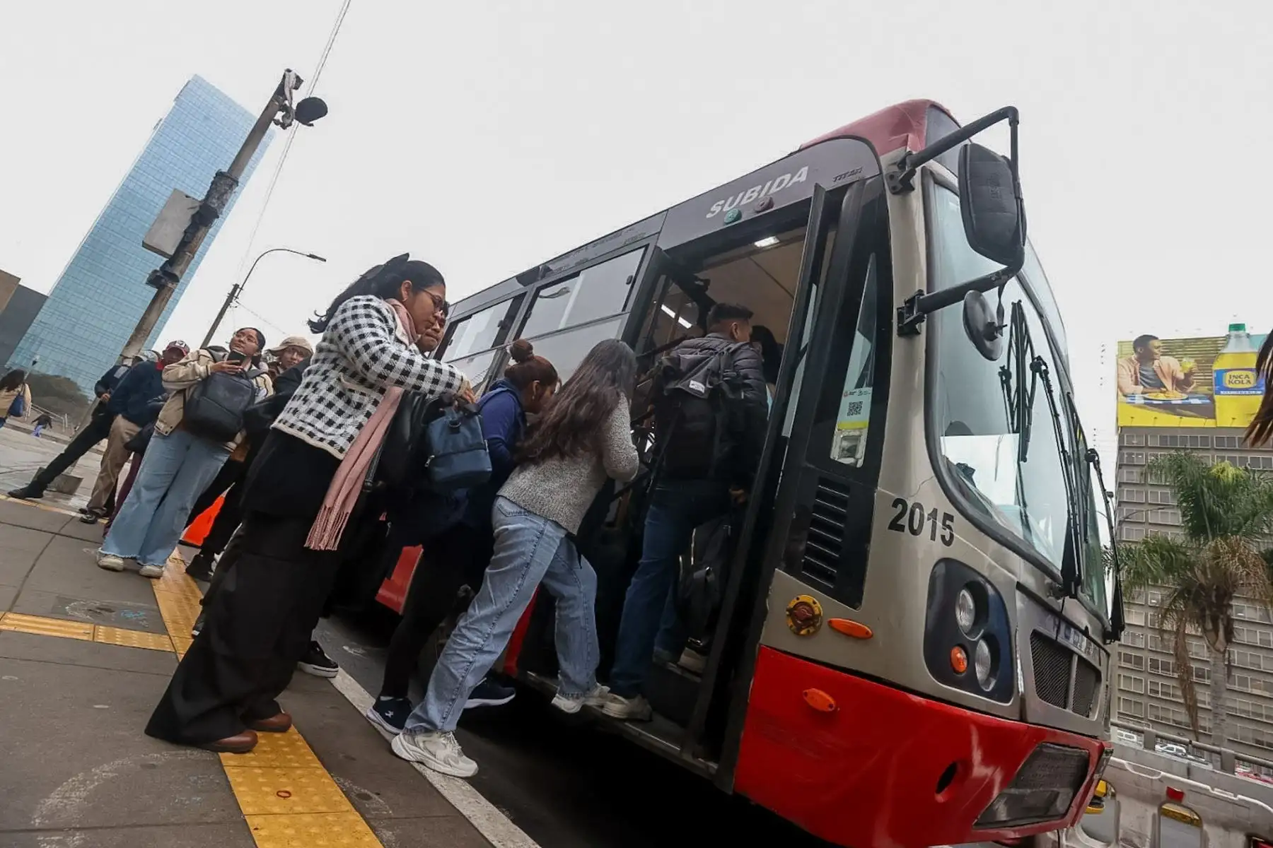 El Metropolitano, corredores complementarios y líneas del Metro de Lima operan al 100%

Foto: ANDINA/Juan Carlos Guzmán Negrini