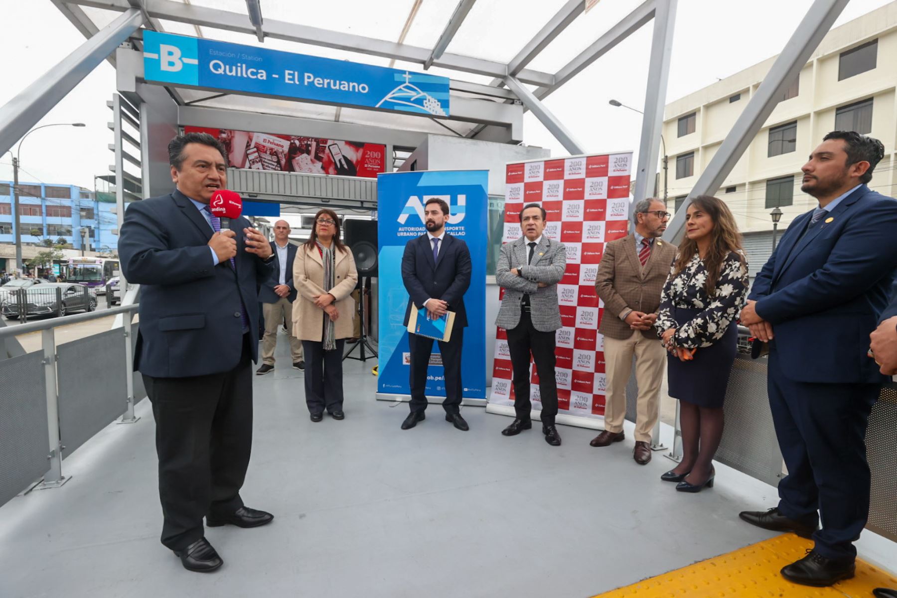 La ceremonia de inauguración se realizó en la misma estación, ubicada en la intersección con la avenida Alfonso Ugarte, Cercado de Lima, en presencia de Luis Zegarra, titular de la Dirección de Gestión Comercial de la Autoridad de Transporte Urbano de Lima y Callao (ATU), y del gerente general y director de Medios Periodísticos de Editora Perú, Félix Paz. Foto: ANDINA/Juan Carlos Guzmán Negrini