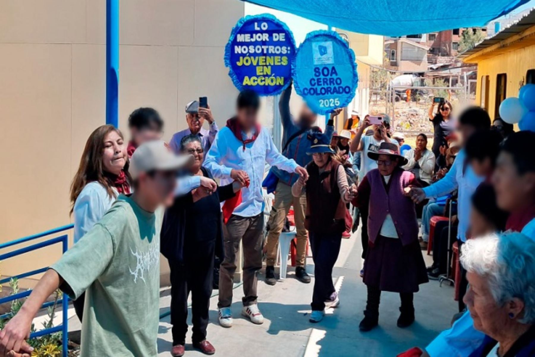 Este mes de agosto, en el marco del Programa Trabajando por mi Comunidad, diez adolescentes del SOA Cerro Colorado de Arequipa realizaron una jornada de limpieza en el área principal, salones y comedor de la ONG Paz Perú.