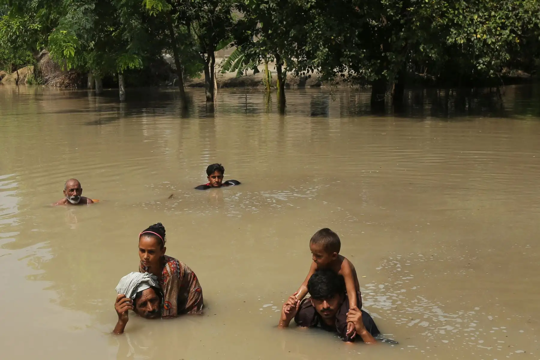 Más de 20 personas murieron en una nueva ola de lluvias monzónicas mortales en Pakistán, según la Agencia Nacional de Gestión de Desastres. AFP