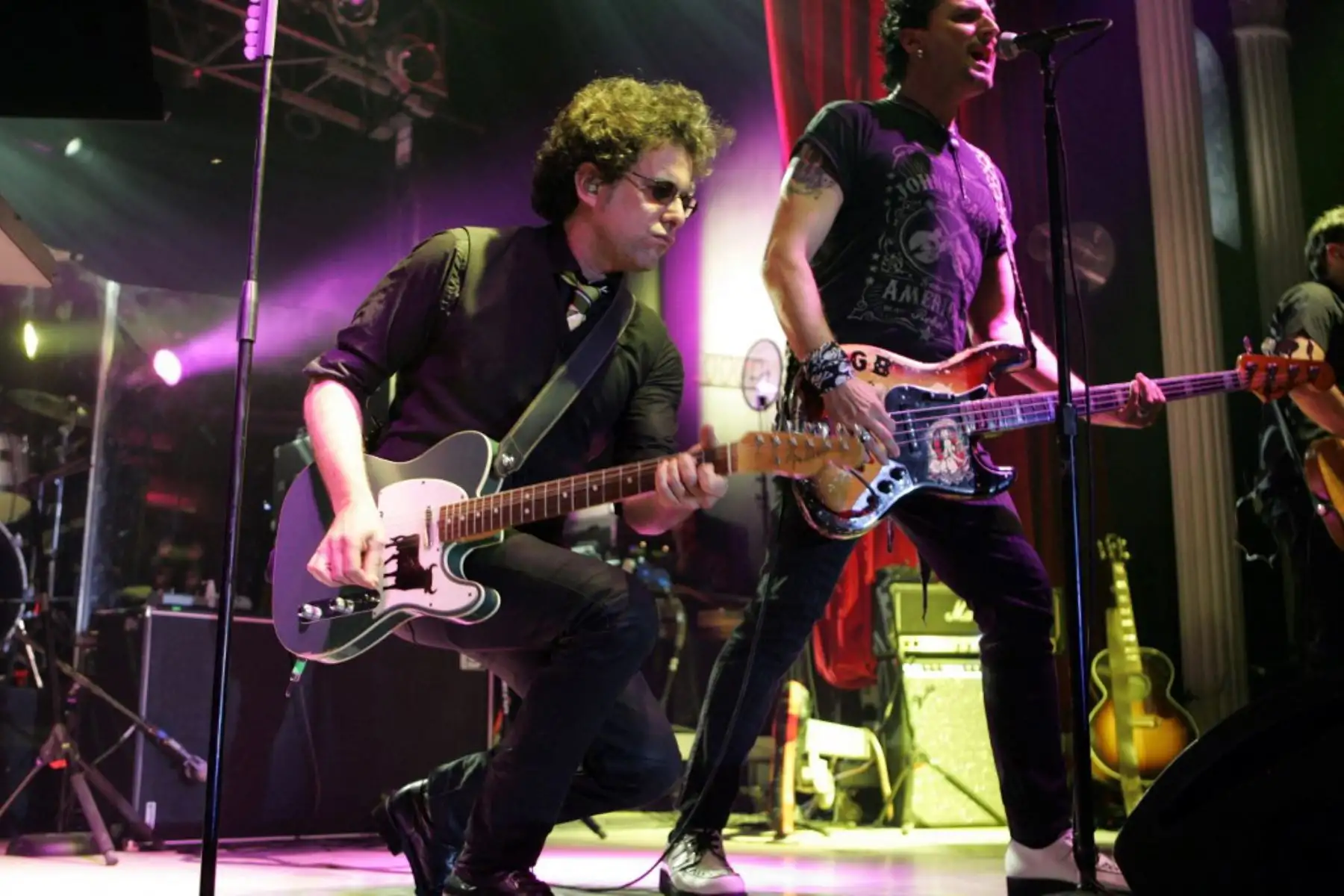 El cantante argentino Andrés Calamaro se presenta en Montevideo el 14 de mayo de 2010.  Foto: AFP