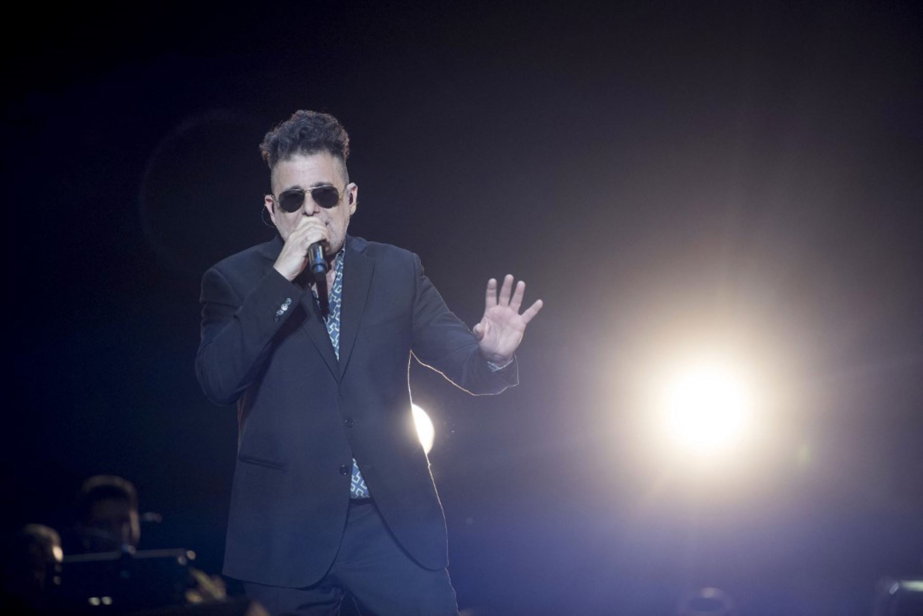 El cantautor argentino Andrés Calamaro se presenta durante el festival Vive Latino 2020 en el Foro Sol de la Ciudad de México, el 14 de marzo de 2020. Foto: AFP