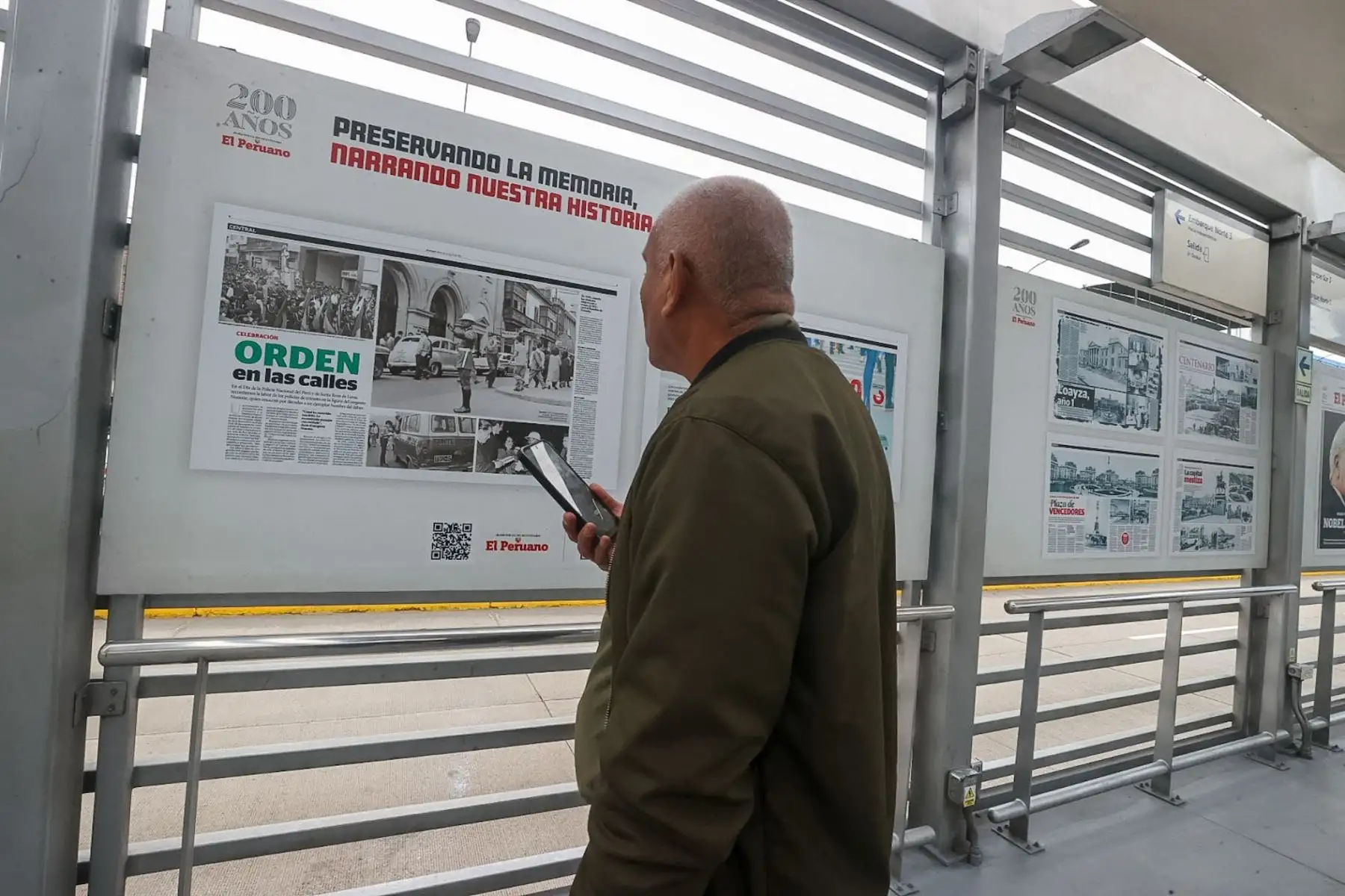 Exposición de portadas y centrales del diario  inaugurada recientemente en la estación Quilca - El Peruano del Metropolitano.

Foto: ANDINA/Juan Carlos Guzmán Negrini