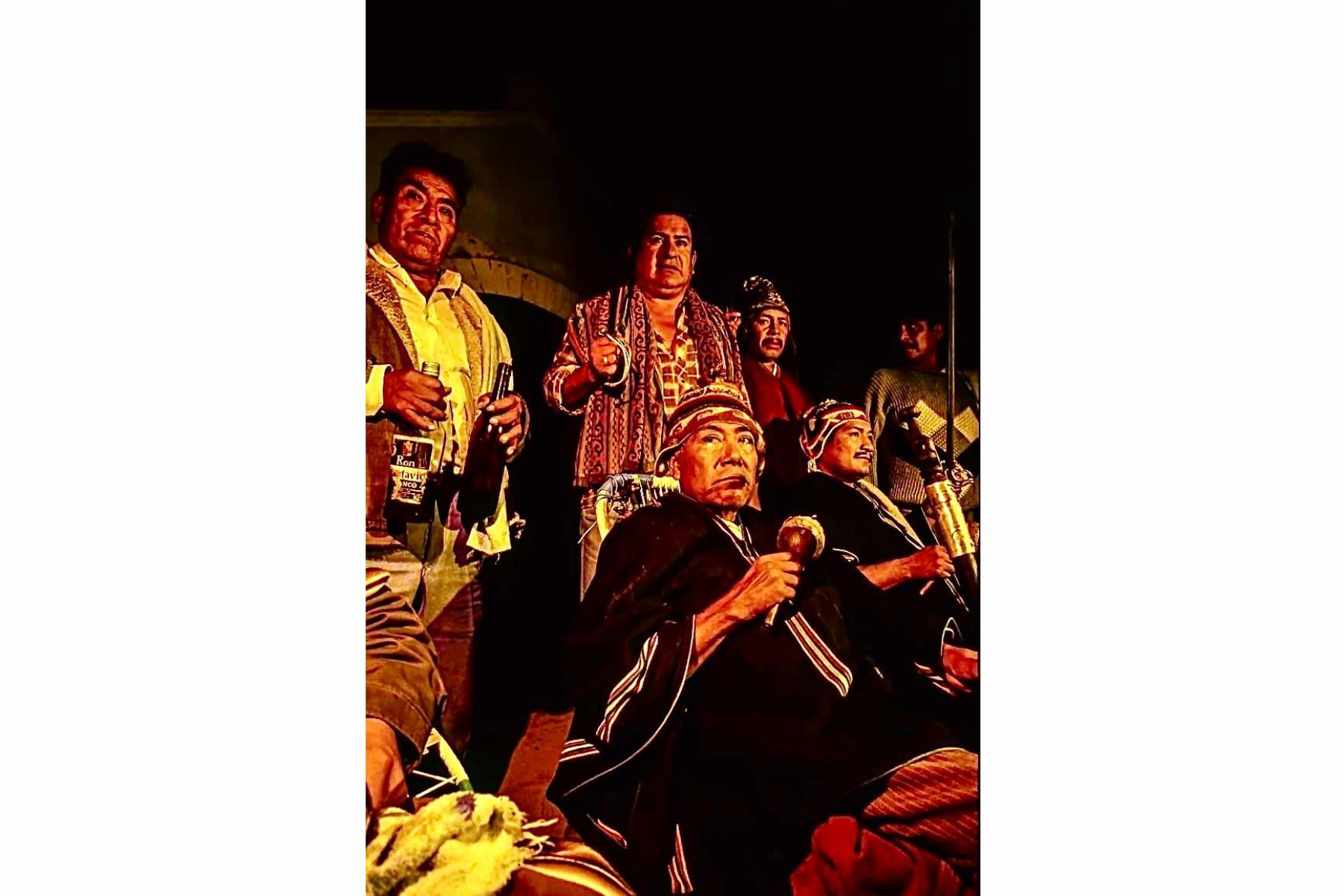 La apertura de este archivo fotográfico permite reivindicar a los maestros curanderos que se han mantenido por muchos años invisibilizados. Para muchos maestros en lugares remotos, que no tienen ni una sola foto de sus padres o de sus abuelos, la reconexión con sus ancestros a través de estas imágenes puede convertir las fotos en auténticos tesoros. Foto: Cortesía/ Heinz Plenge