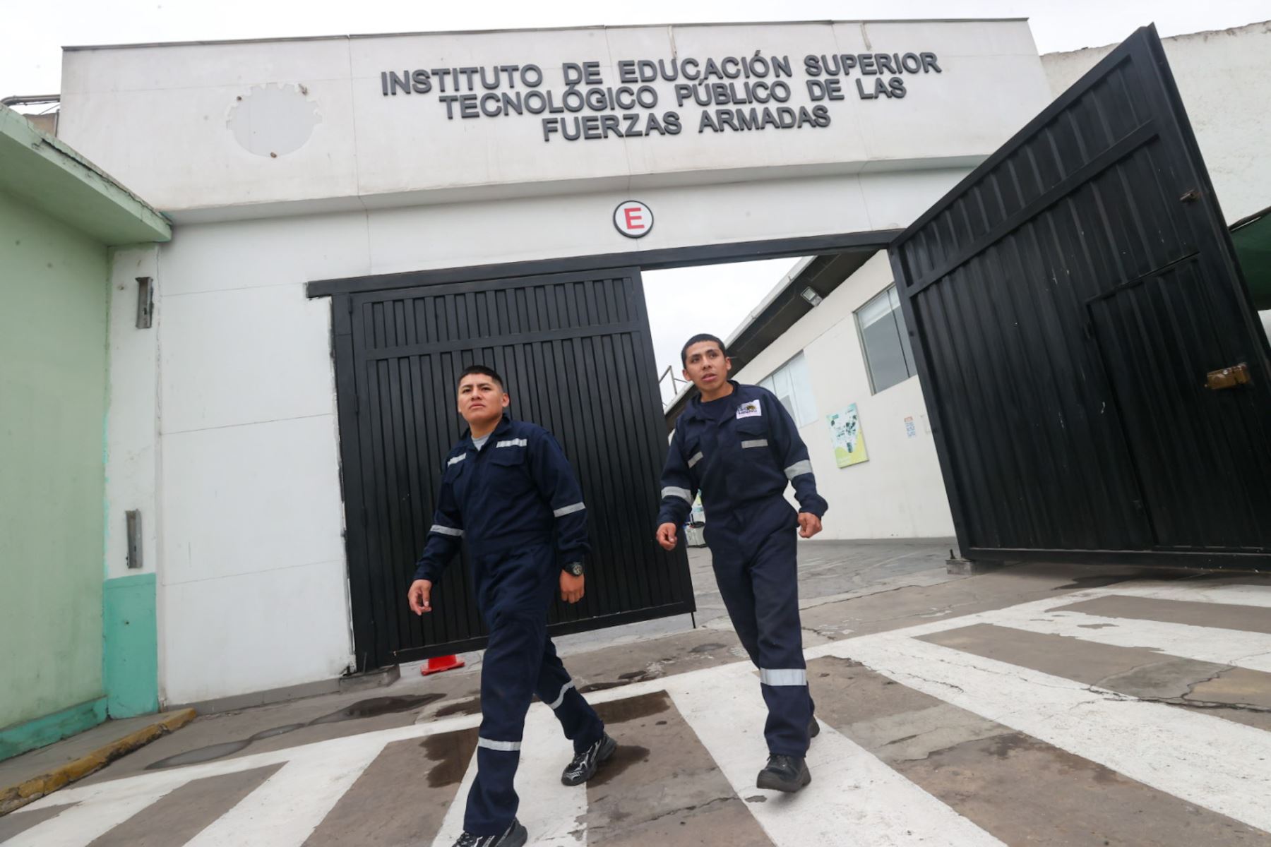 Frontis del Instituto de Educación Superior Tecnológico Público de las Fuerzas Armadas (IESTPFFAA).Foto:ANDINA / Juan Carlos Guzmán Negrini